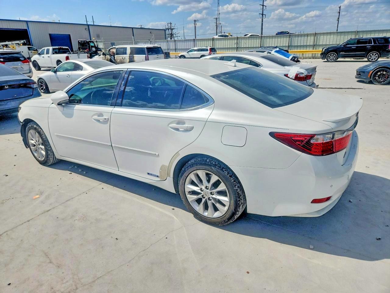 2013 Lexus Es 300h Белый vin: JTHBW1GG5D2023332