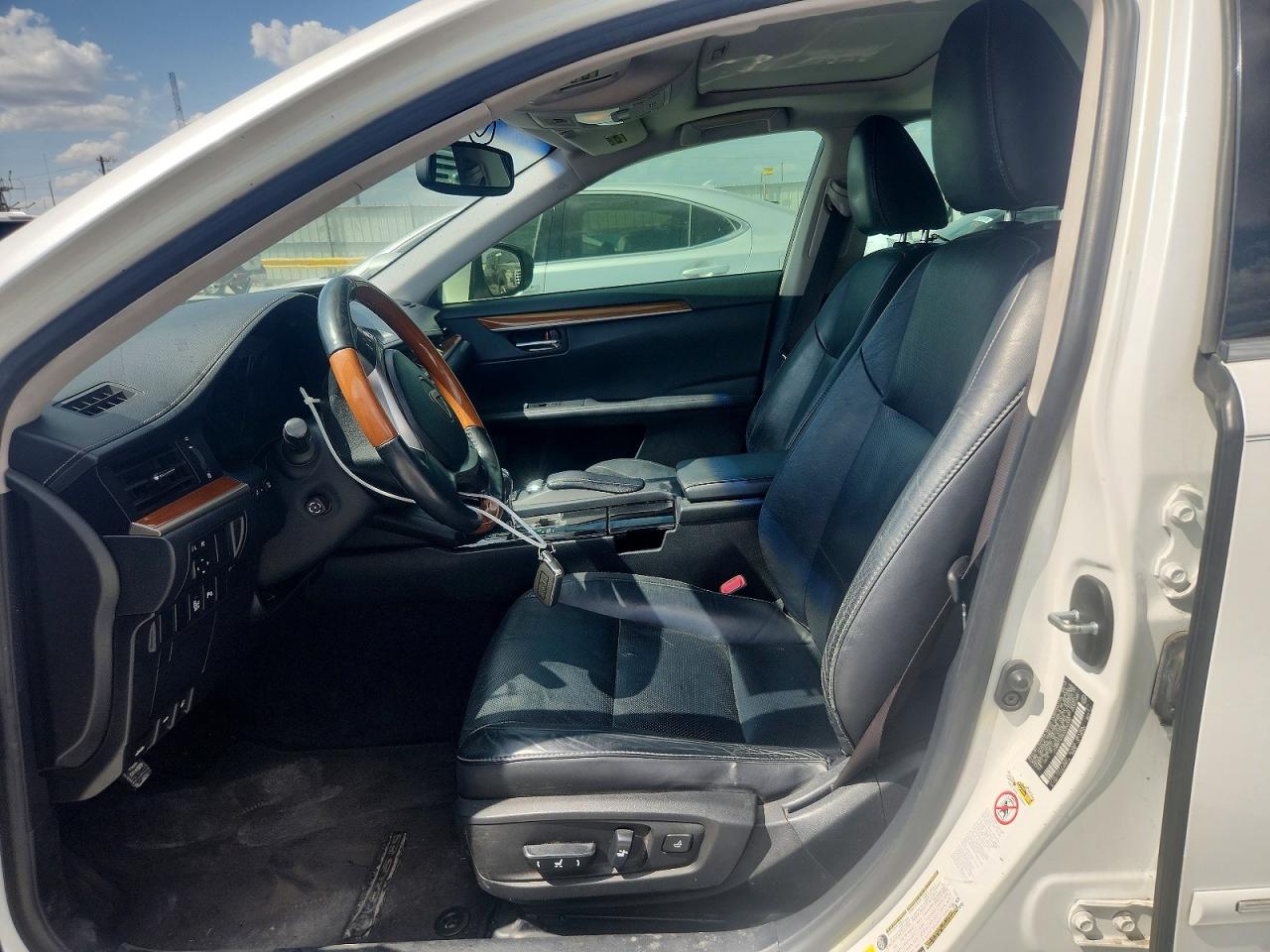 2013 Lexus Es 300h Белый vin: JTHBW1GG5D2023332