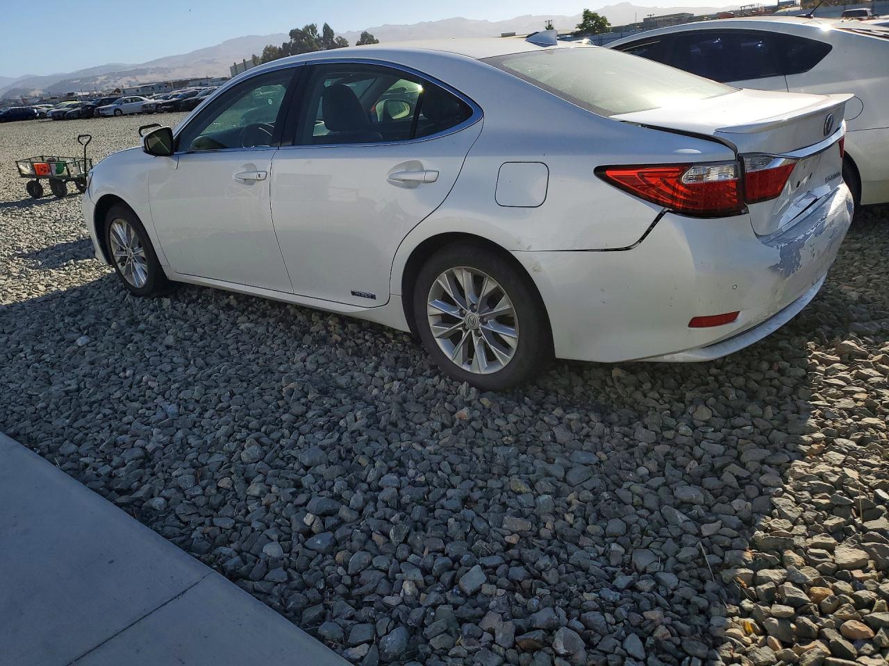 2015 Lexus Es 300h White vin: JTHBW1GG5F2095974