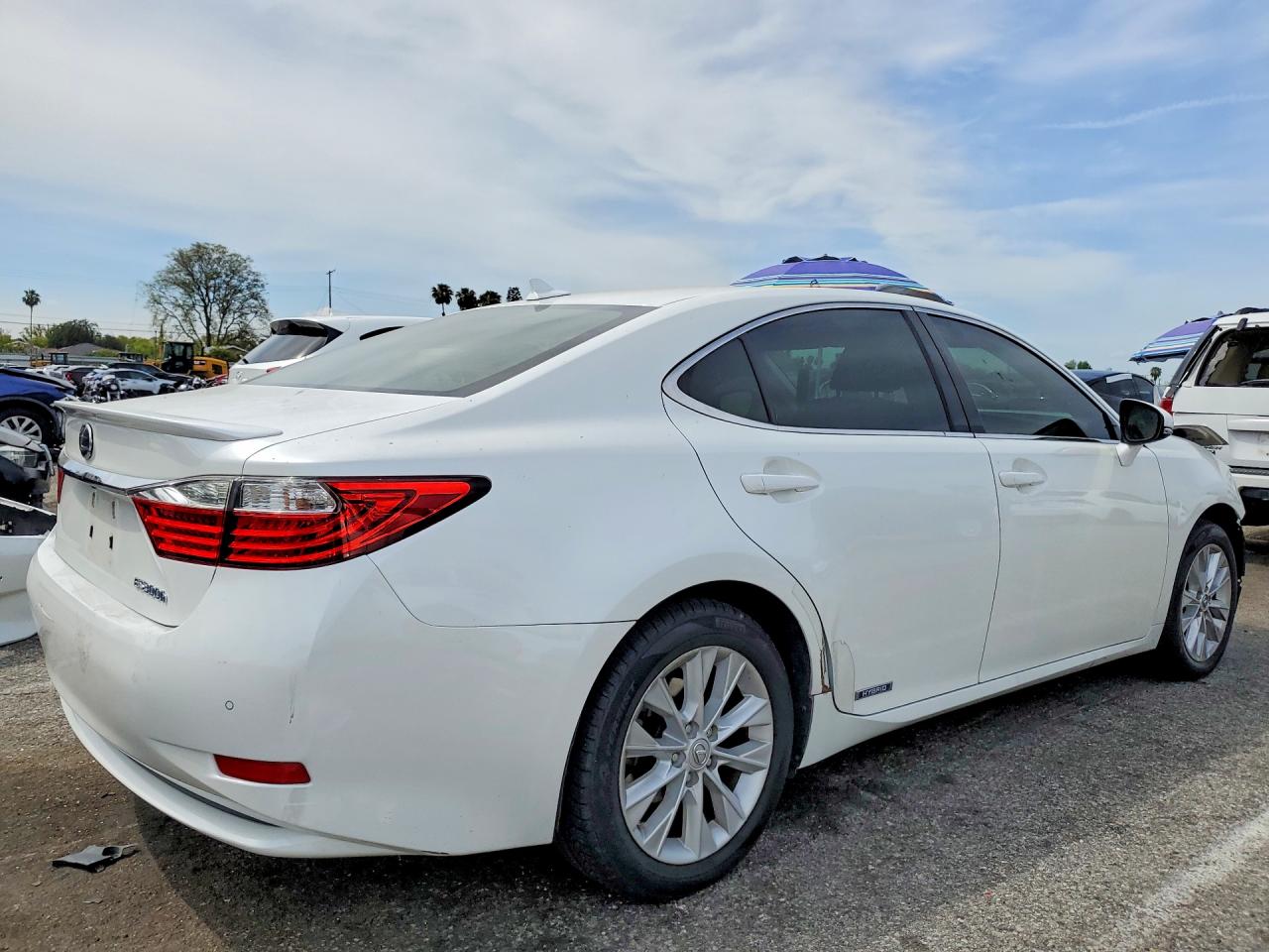 2013 Lexus Es 300h White vin: JTHBW1GG6D2006989