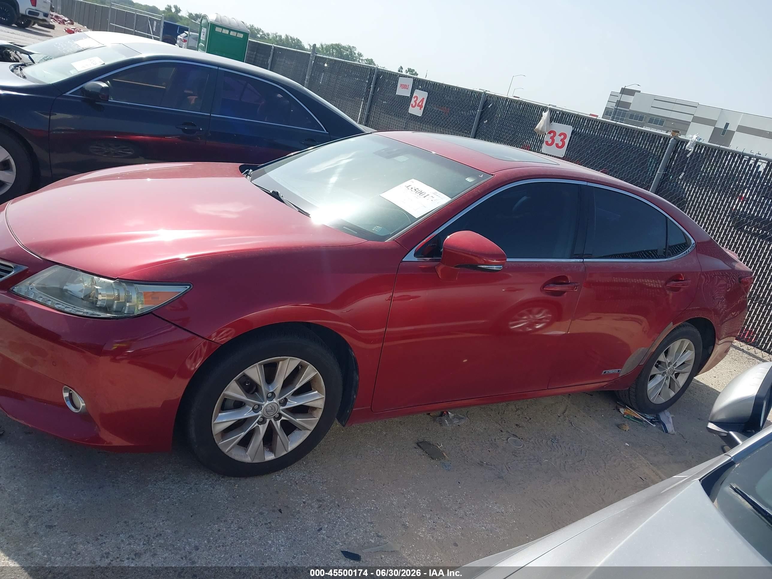2013 Lexus Es 300h   Maroon vin: JTHBW1GG6D2009522