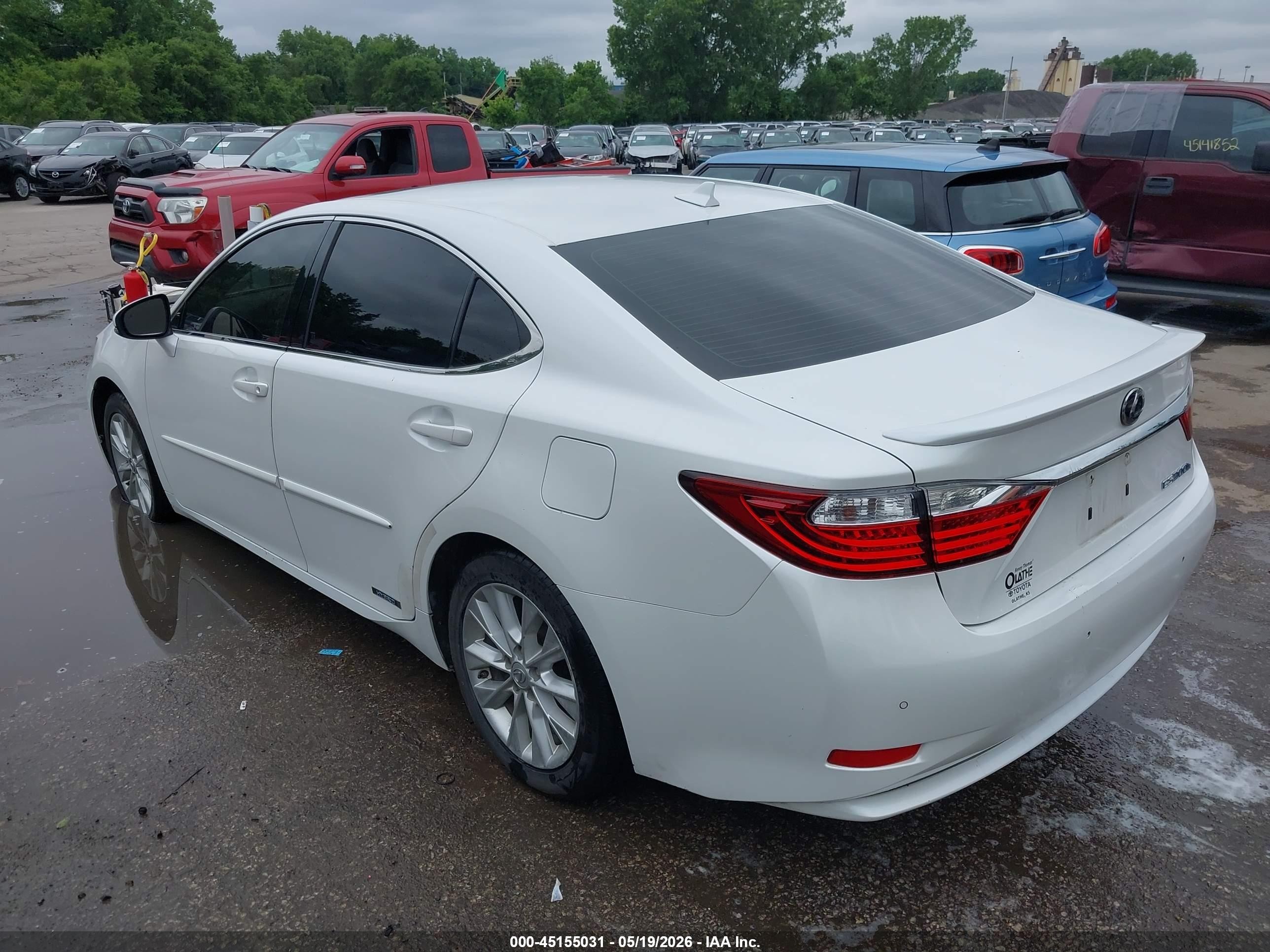 2013 Lexus Es 300h   White vin: JTHBW1GG6D2028667