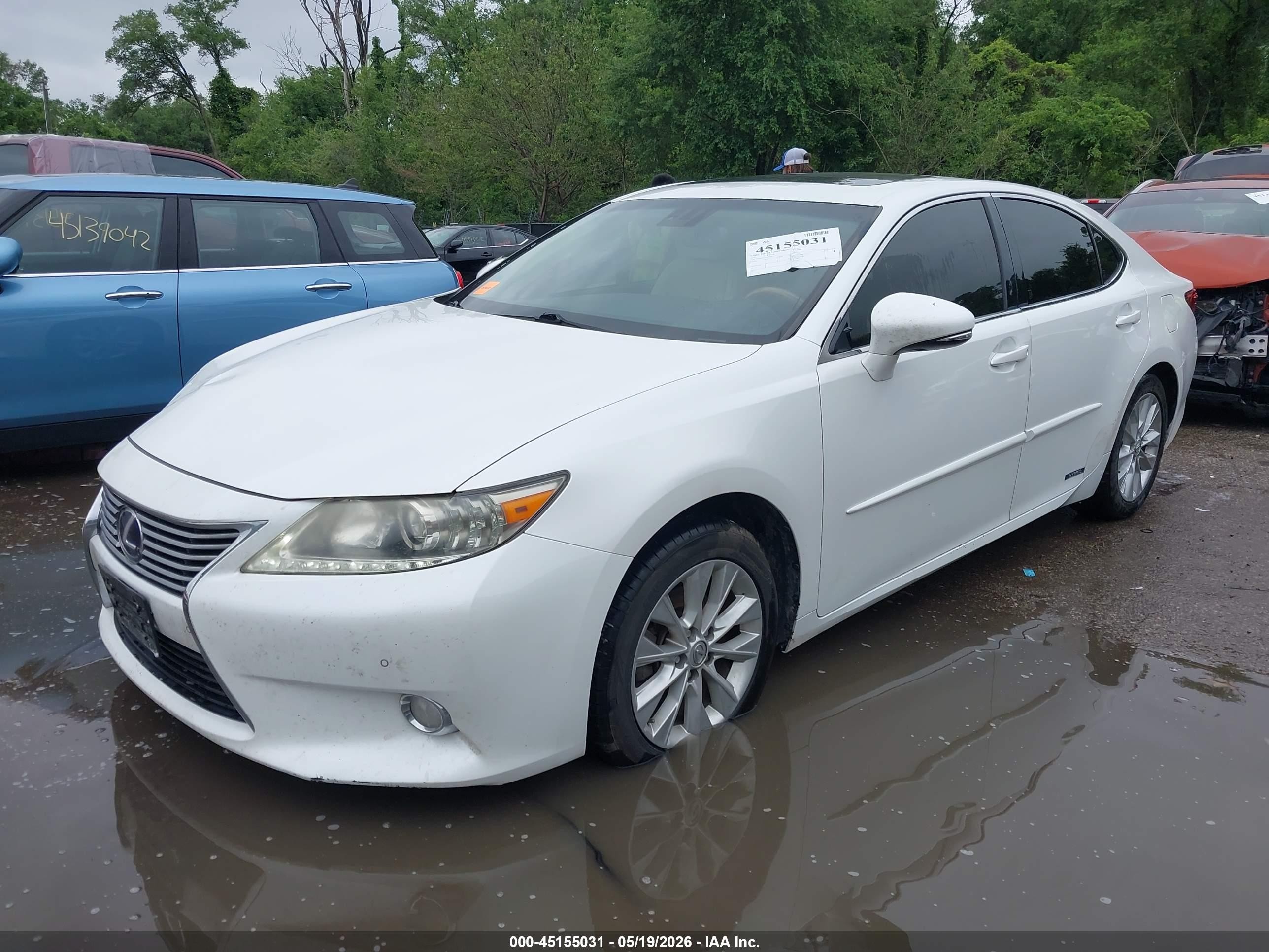 2013 Lexus Es 300h   White vin: JTHBW1GG6D2028667