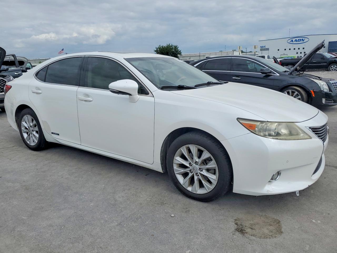 2013 Lexus Es 300h White vin: JTHBW1GG6D2030631