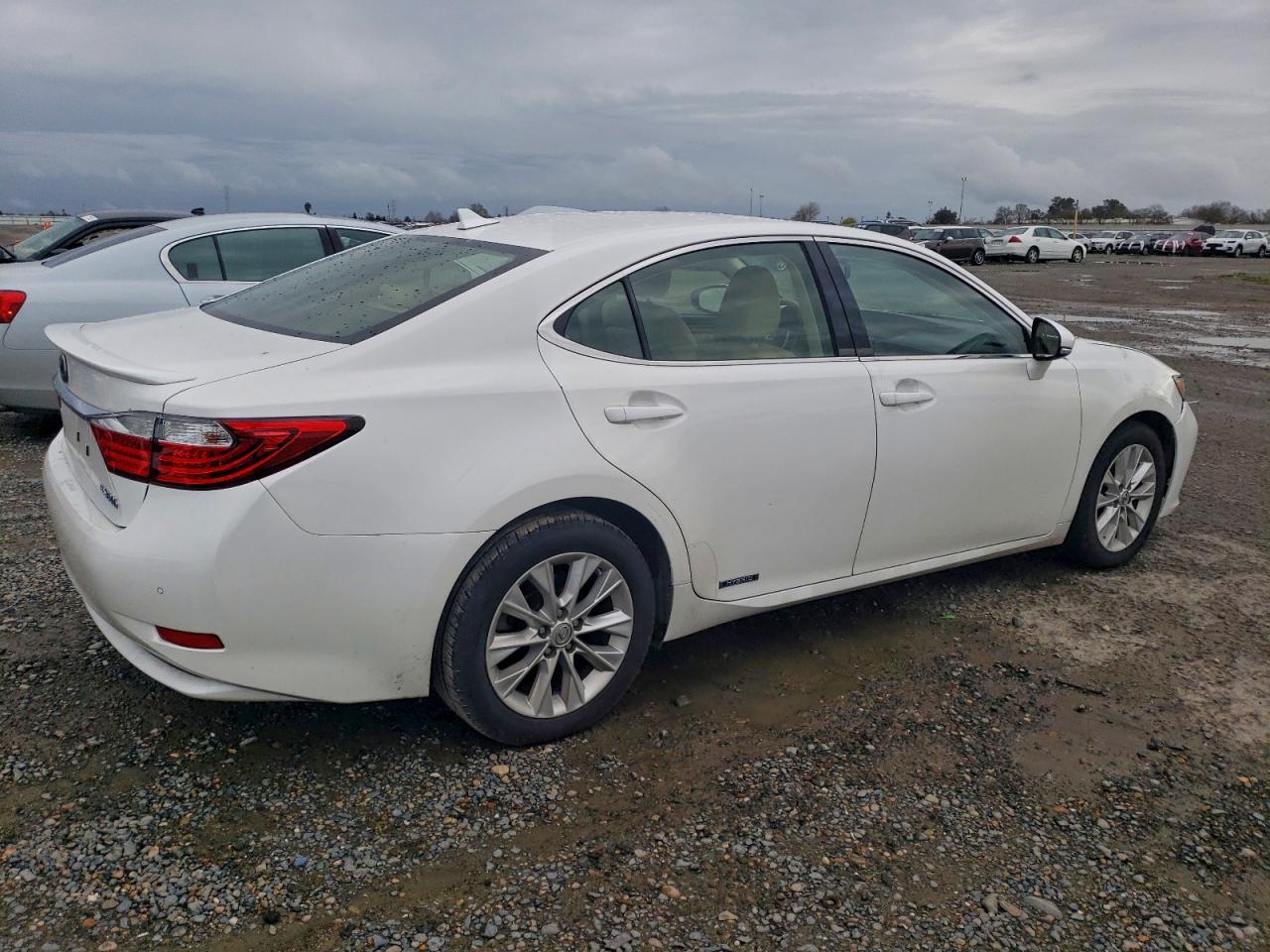 2014 Lexus Es 300h Белый vin: JTHBW1GG6E2053666
