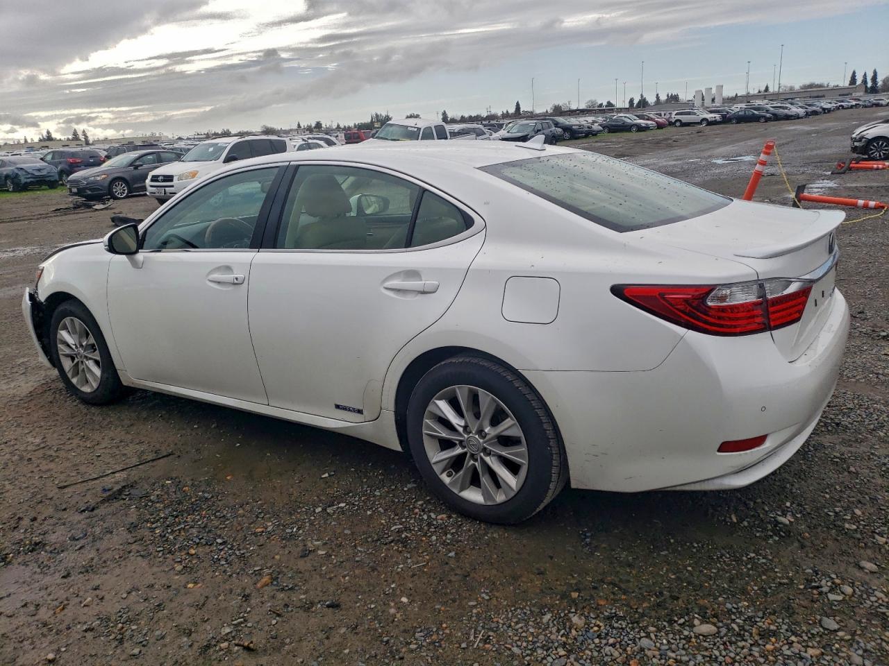 2014 Lexus Es 300h Белый vin: JTHBW1GG6E2053666