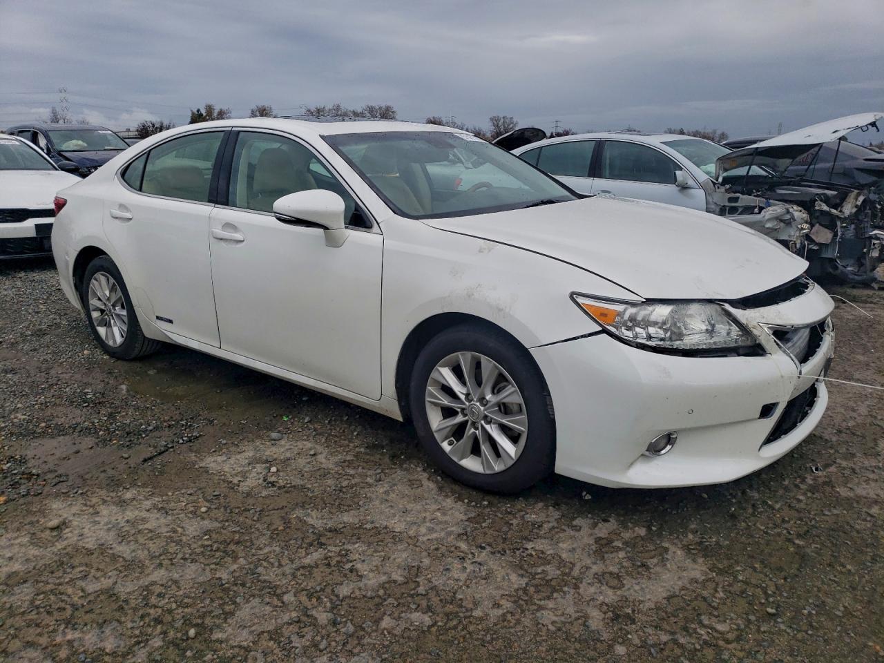 2014 Lexus Es 300h Белый vin: JTHBW1GG6E2053666