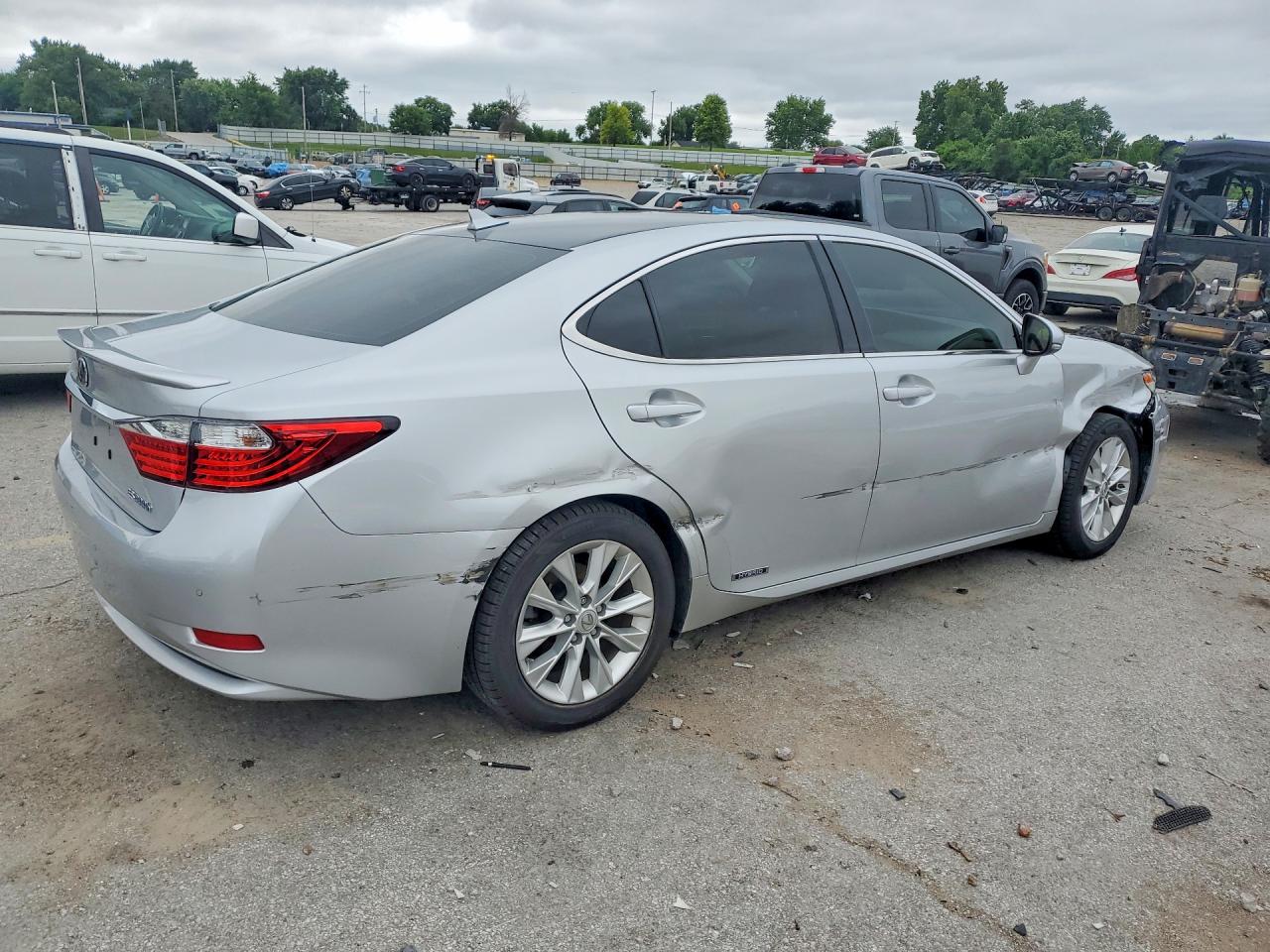 2014 Lexus Es 300h Silver vin: JTHBW1GG6E2057166