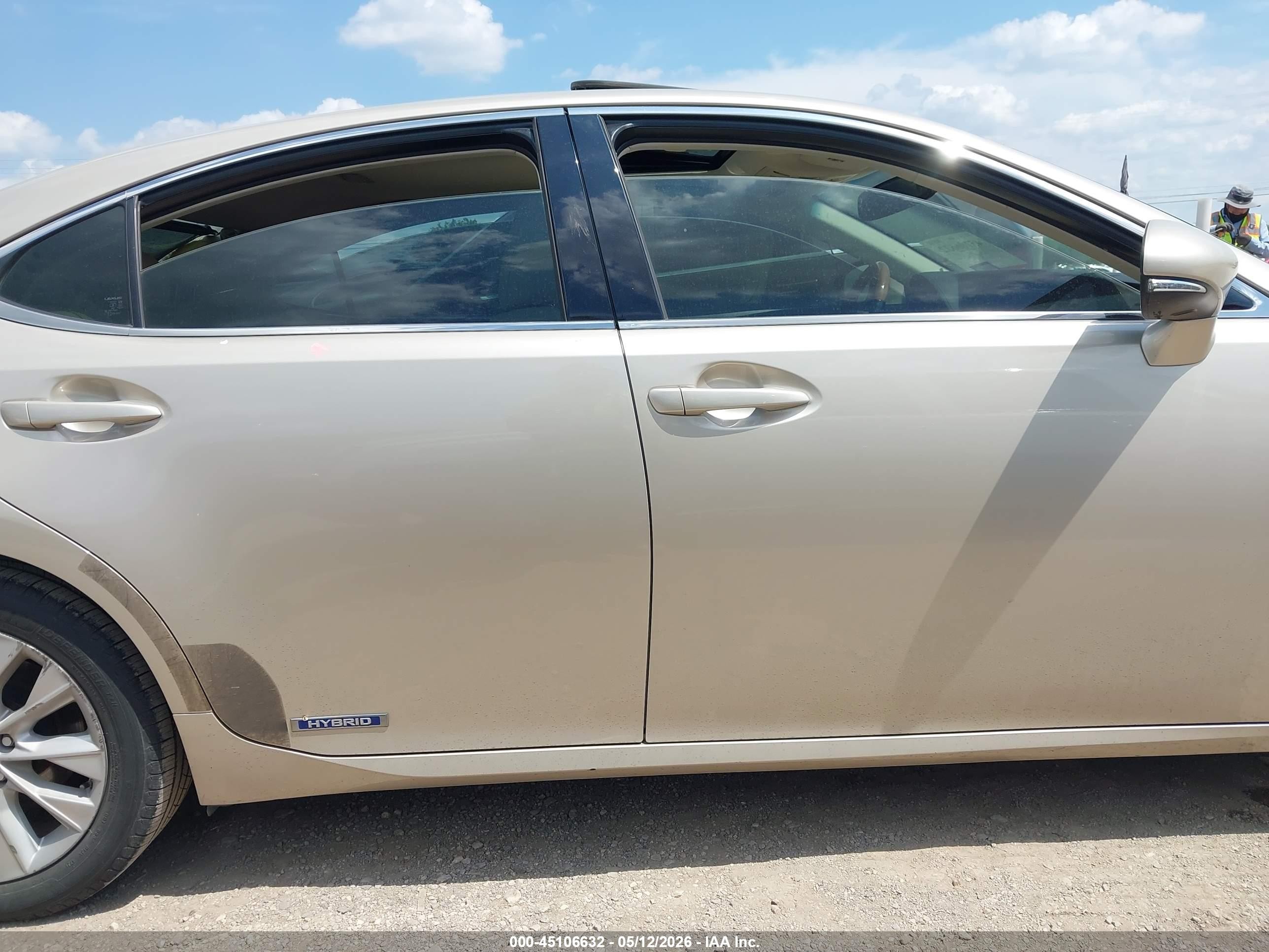 2014 Lexus Es 300h Beige vin: JTHBW1GG7E2058049