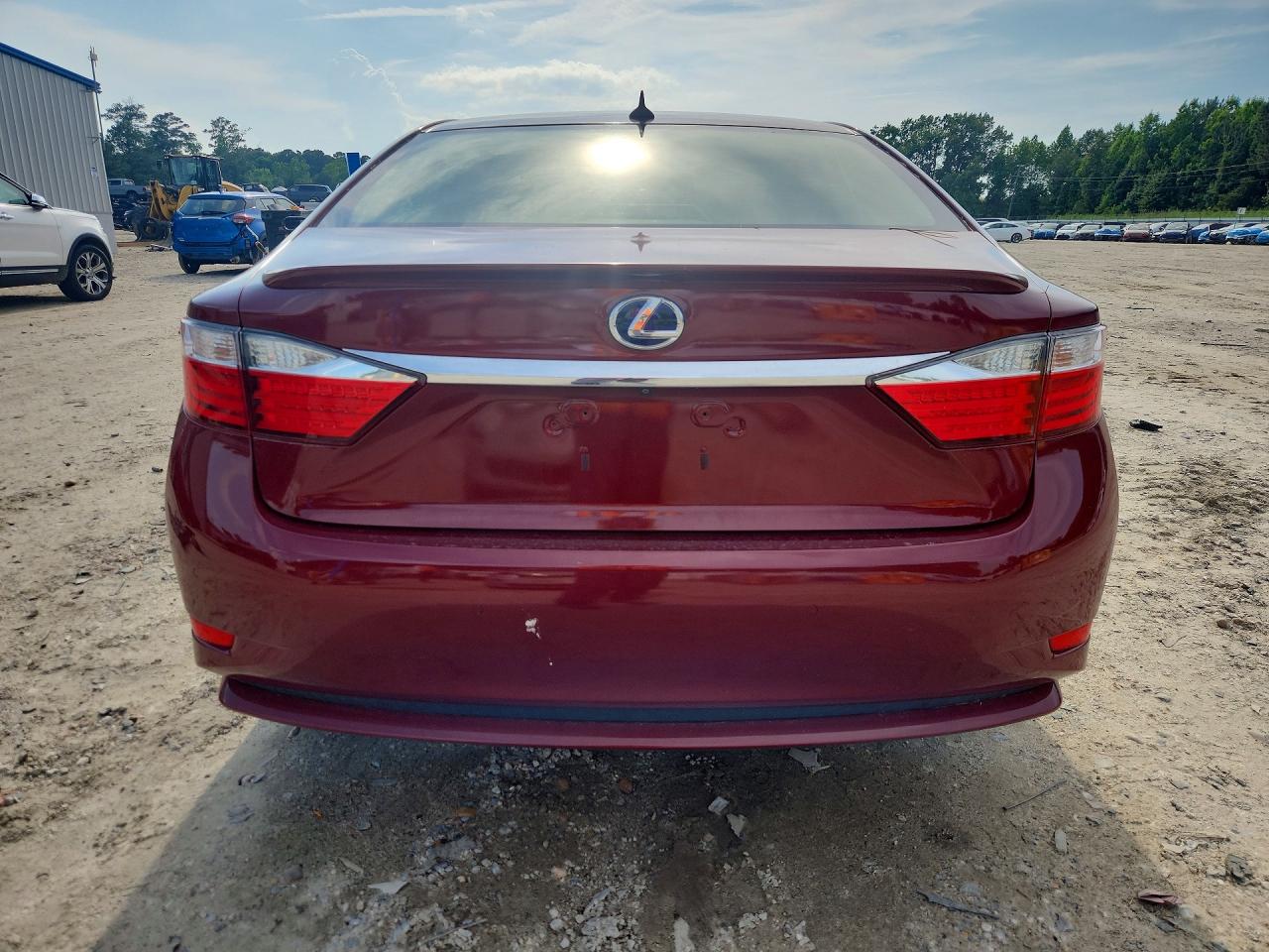 2014 Lexus Es 300h Red vin: JTHBW1GG7E2070895