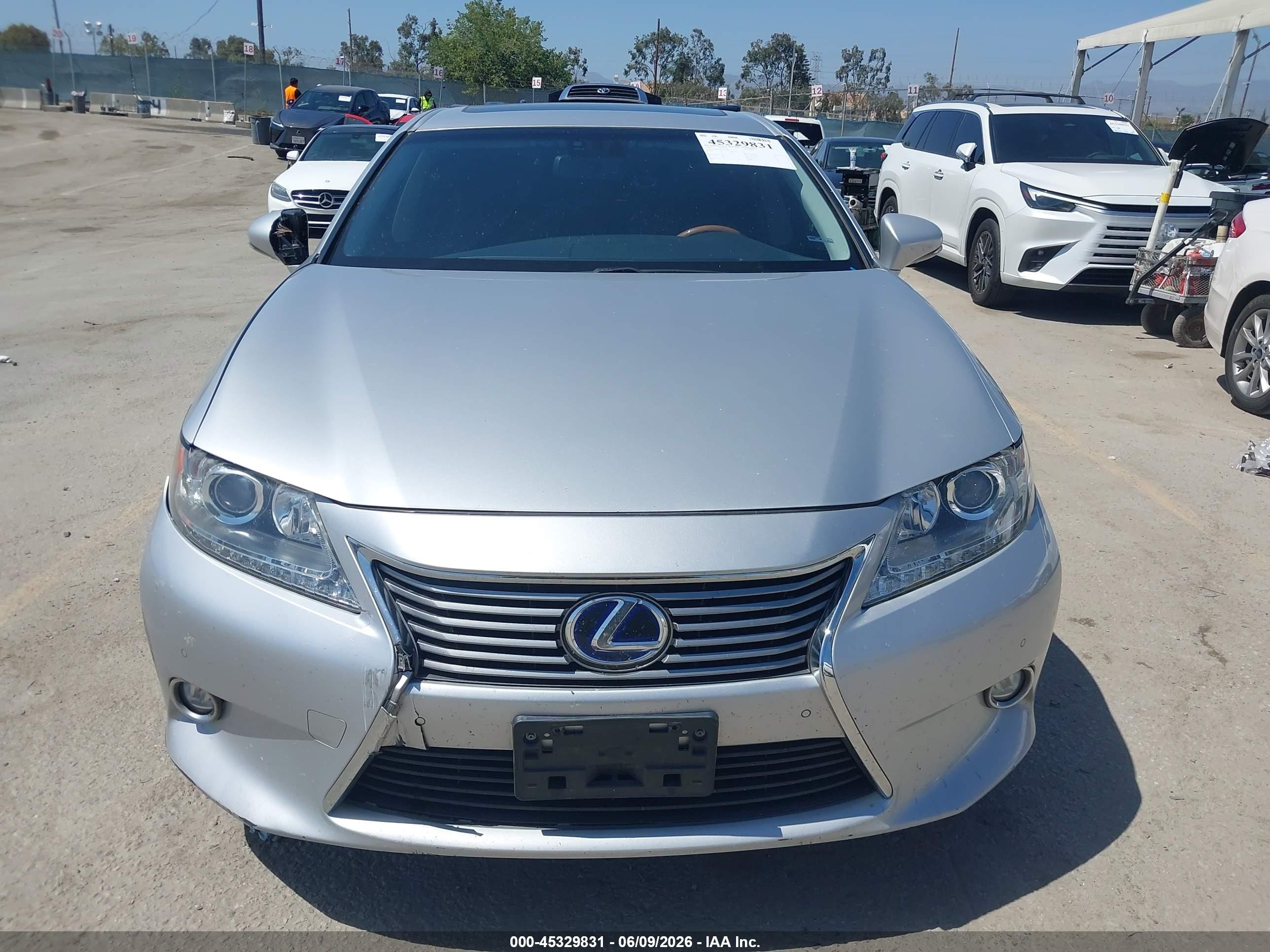 2015 Lexus Es 300h   Silver vin: JTHBW1GG7F2093191