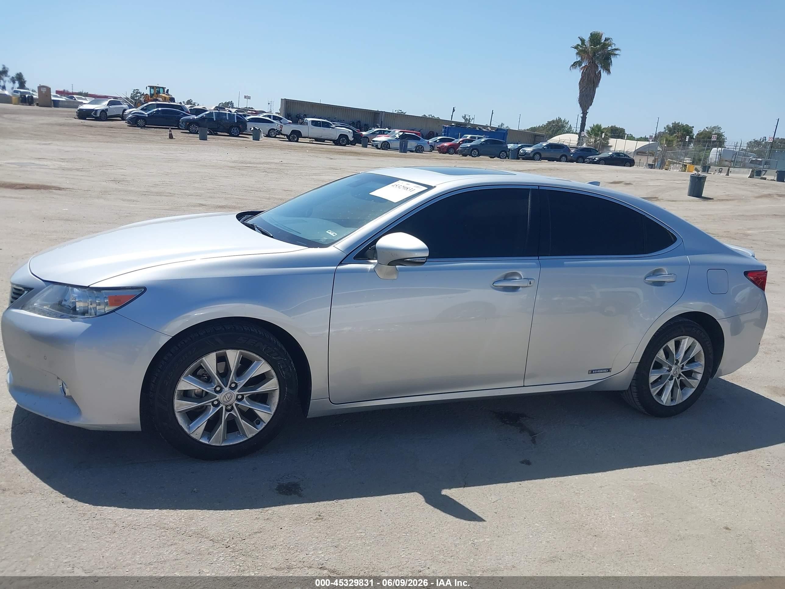 2015 Lexus Es 300h   Silver vin: JTHBW1GG7F2093191