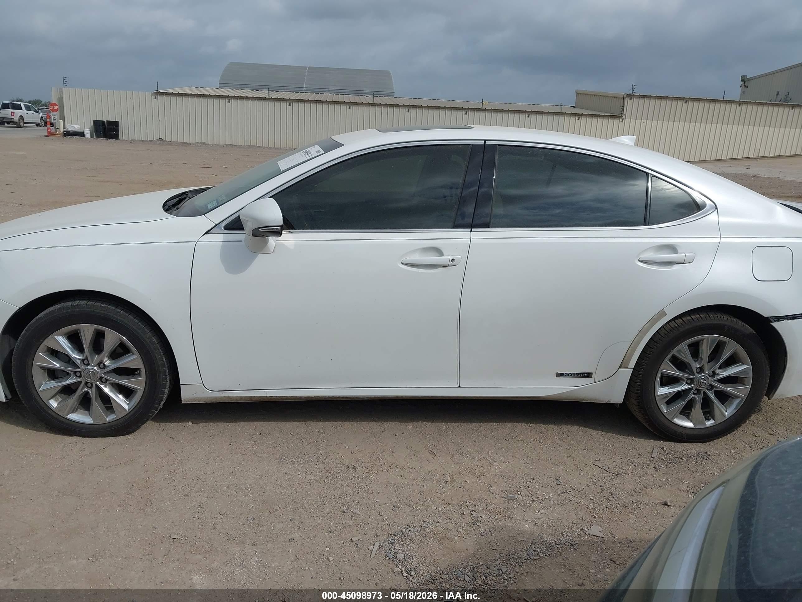 2015 Lexus Es 300h White vin: JTHBW1GG7F2095202