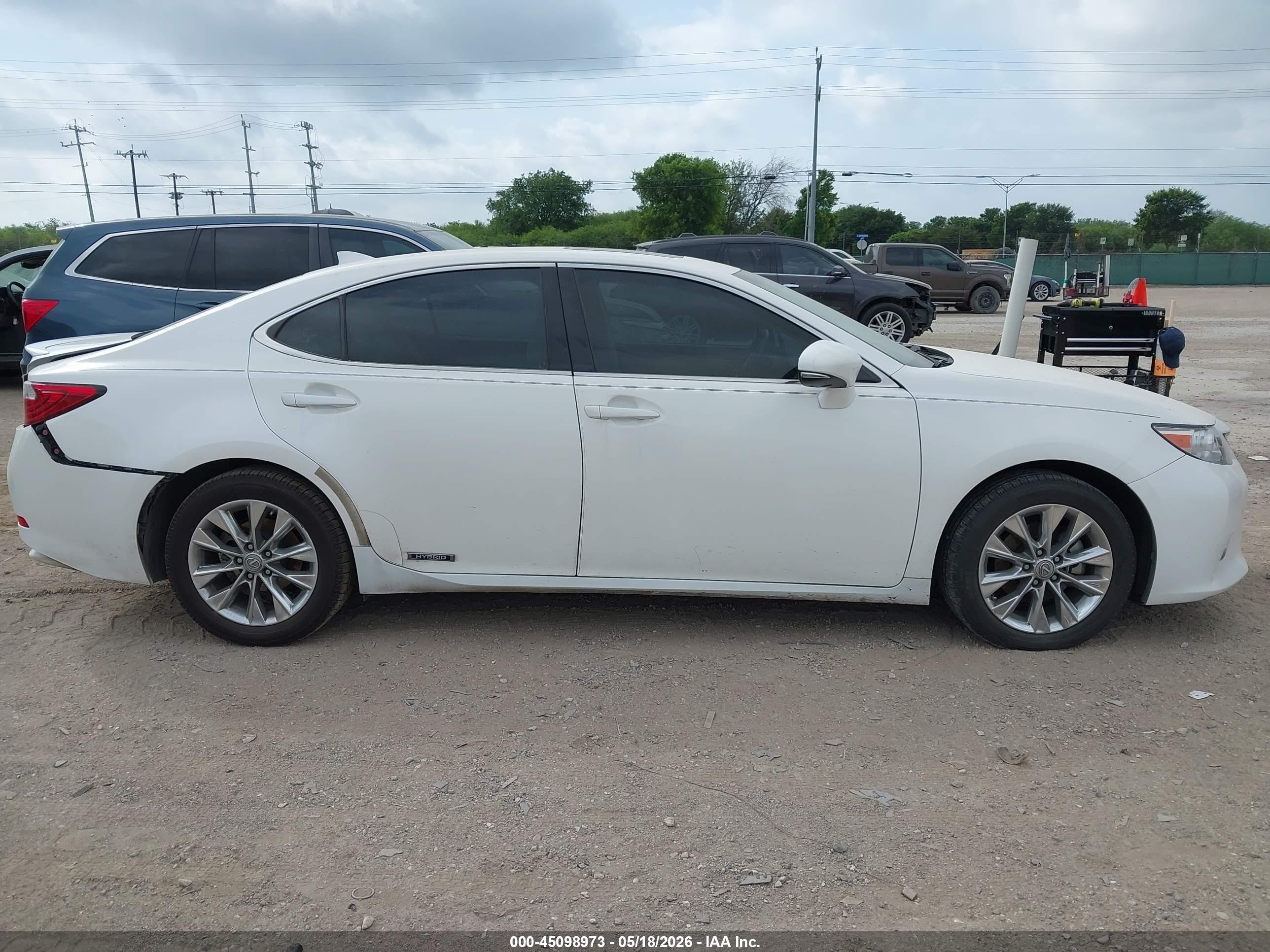 2015 Lexus Es 300h White vin: JTHBW1GG7F2095202