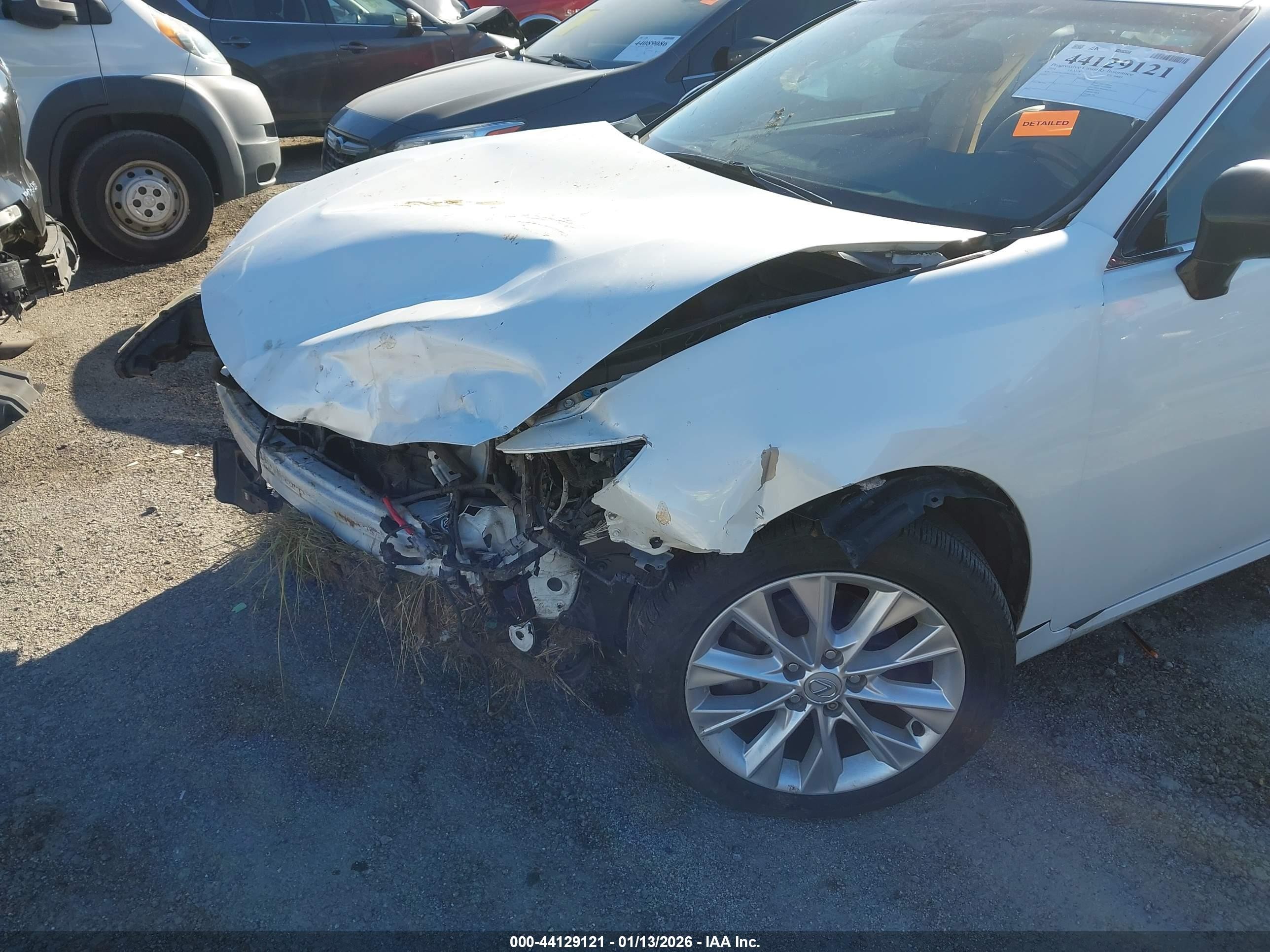 2014 Lexus Es 300h   White vin: JTHBW1GG8E2046573