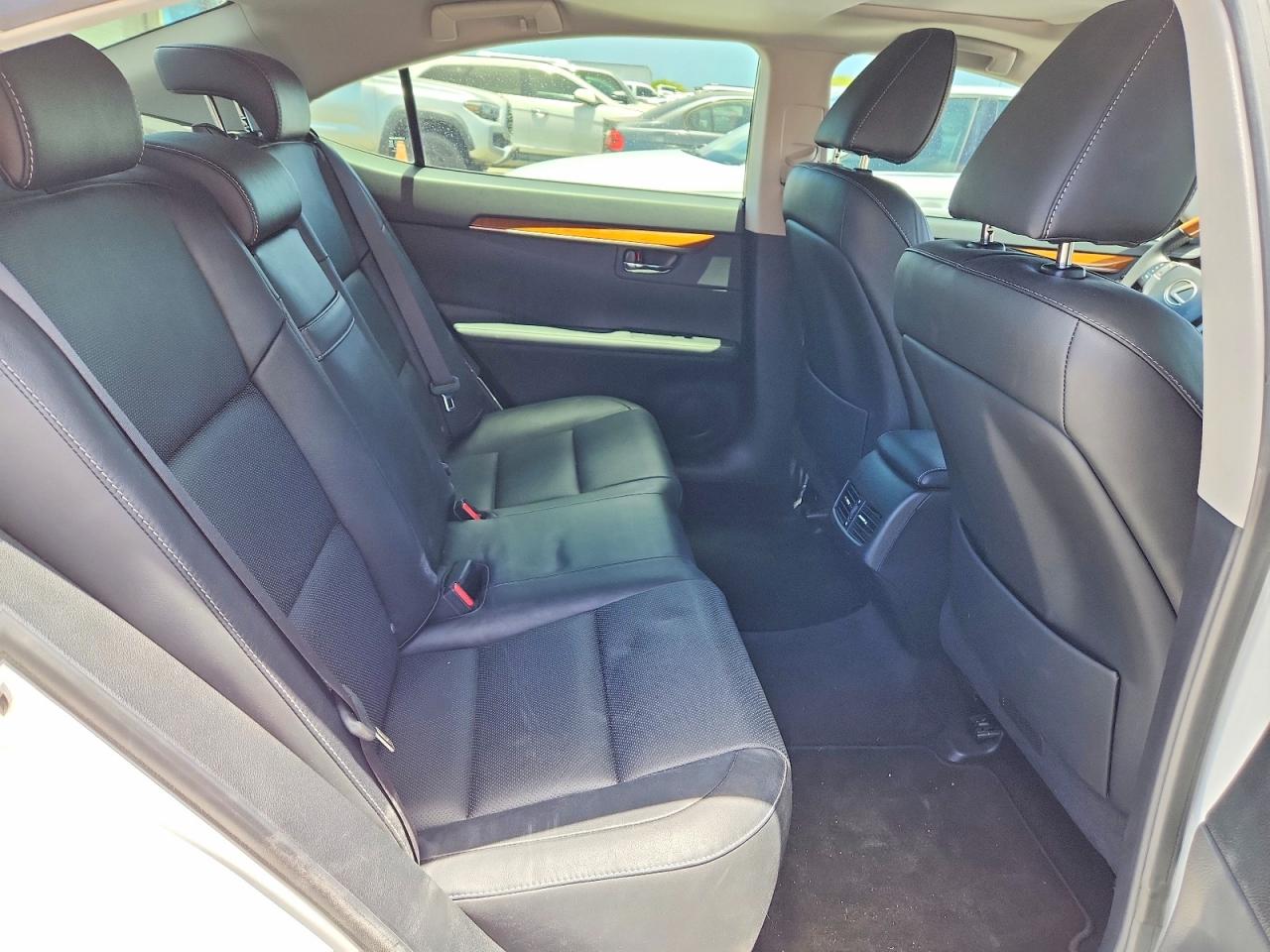 2014 Lexus Es 300h Белый vin: JTHBW1GG8E2048811