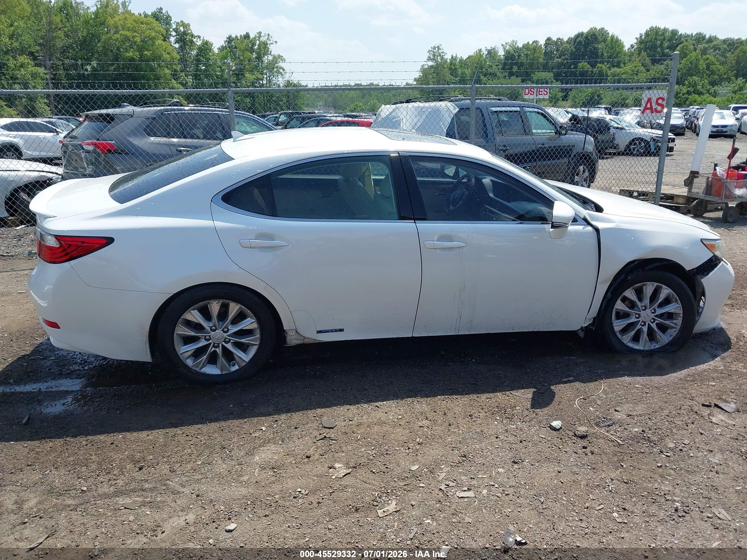 2014 Lexus Es 300h White vin: JTHBW1GG8E2055161