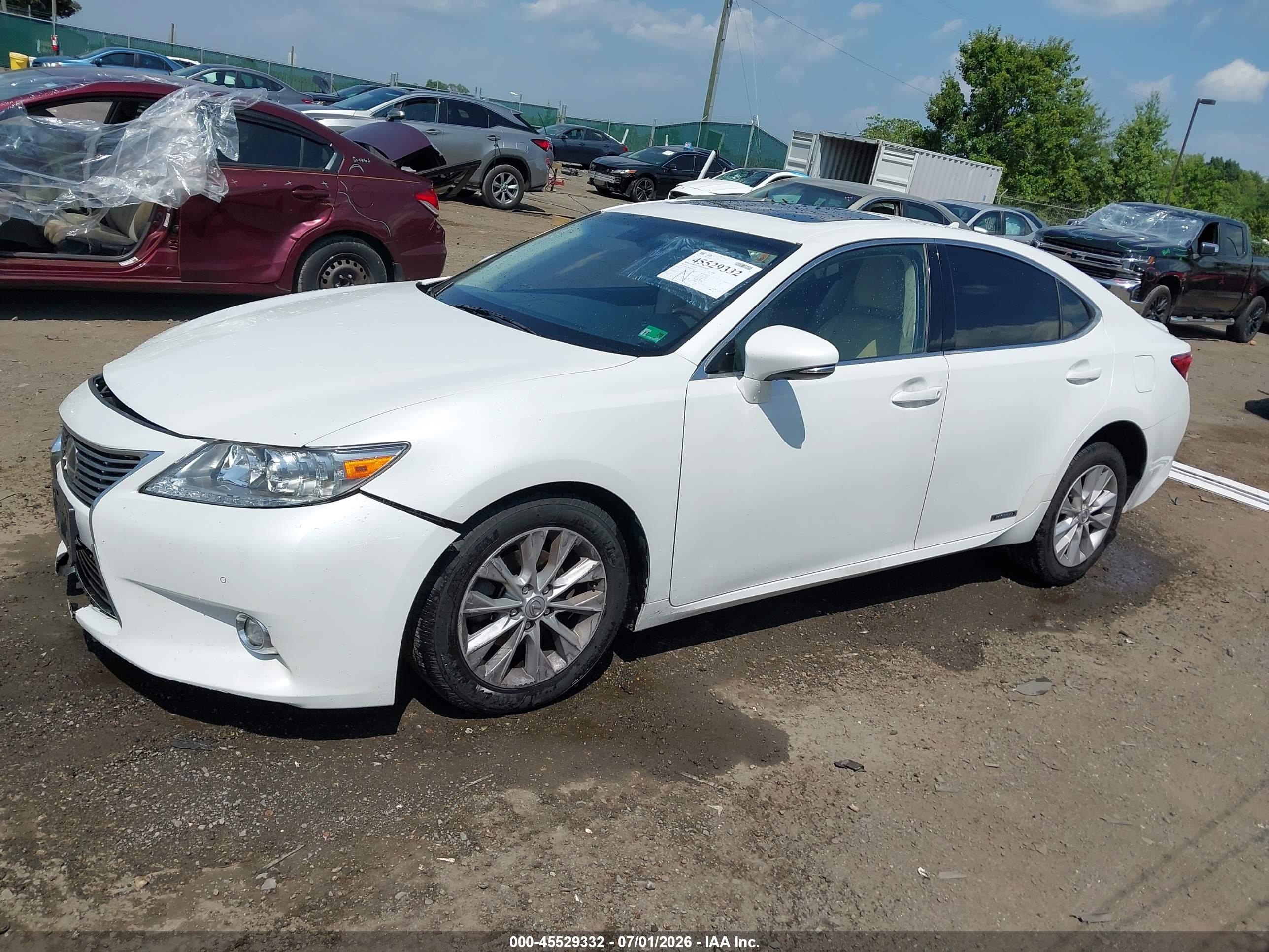 2014 Lexus Es 300h White vin: JTHBW1GG8E2055161