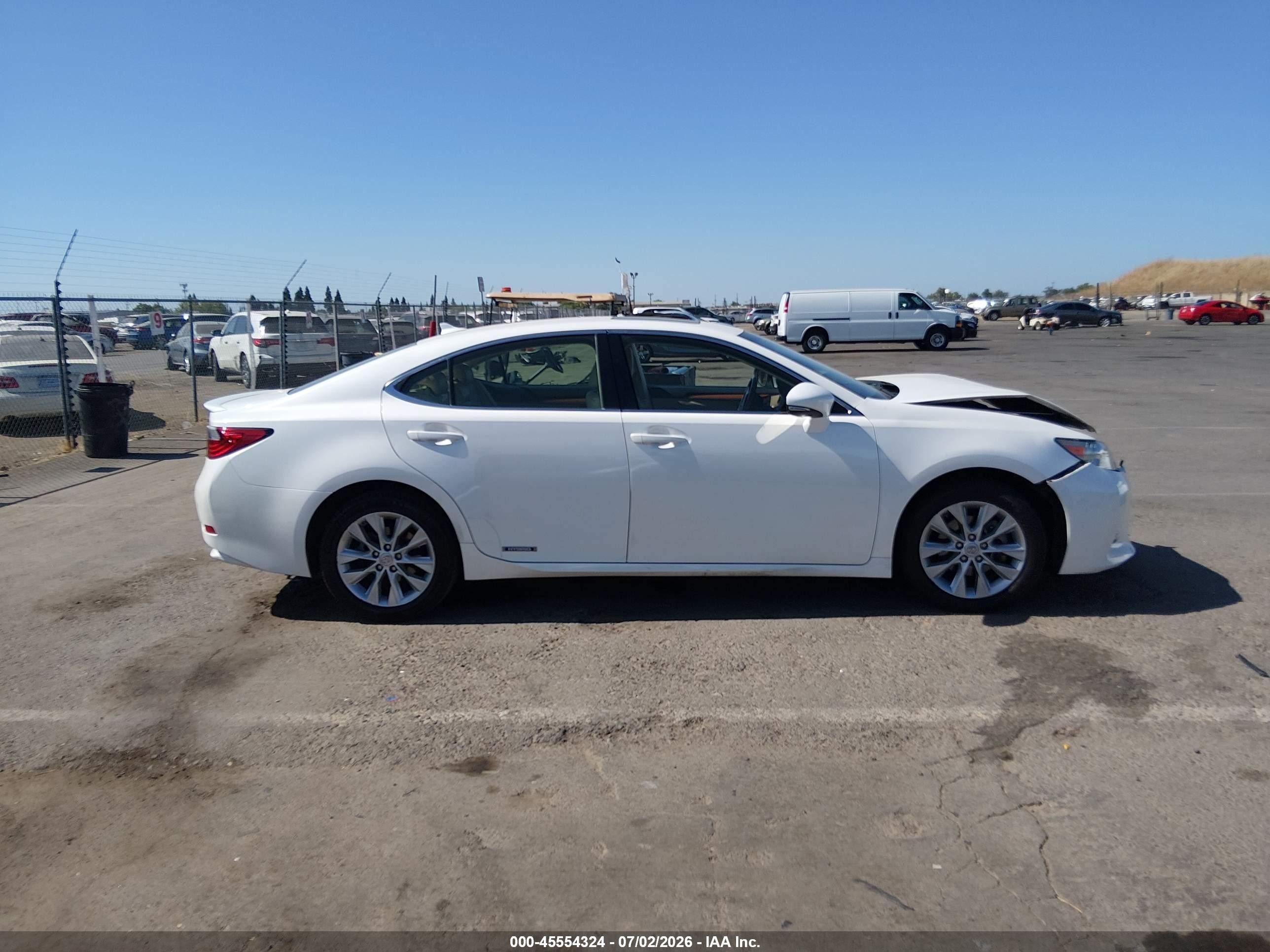 2014 Lexus Es 300h   White vin: JTHBW1GG8E2074177