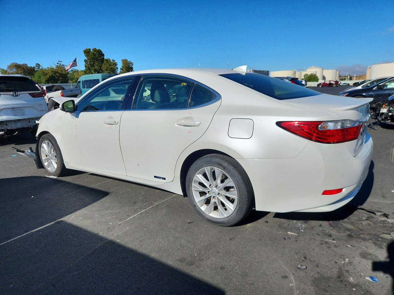 2015 Lexus Es 300h White vin: JTHBW1GG8F2082684