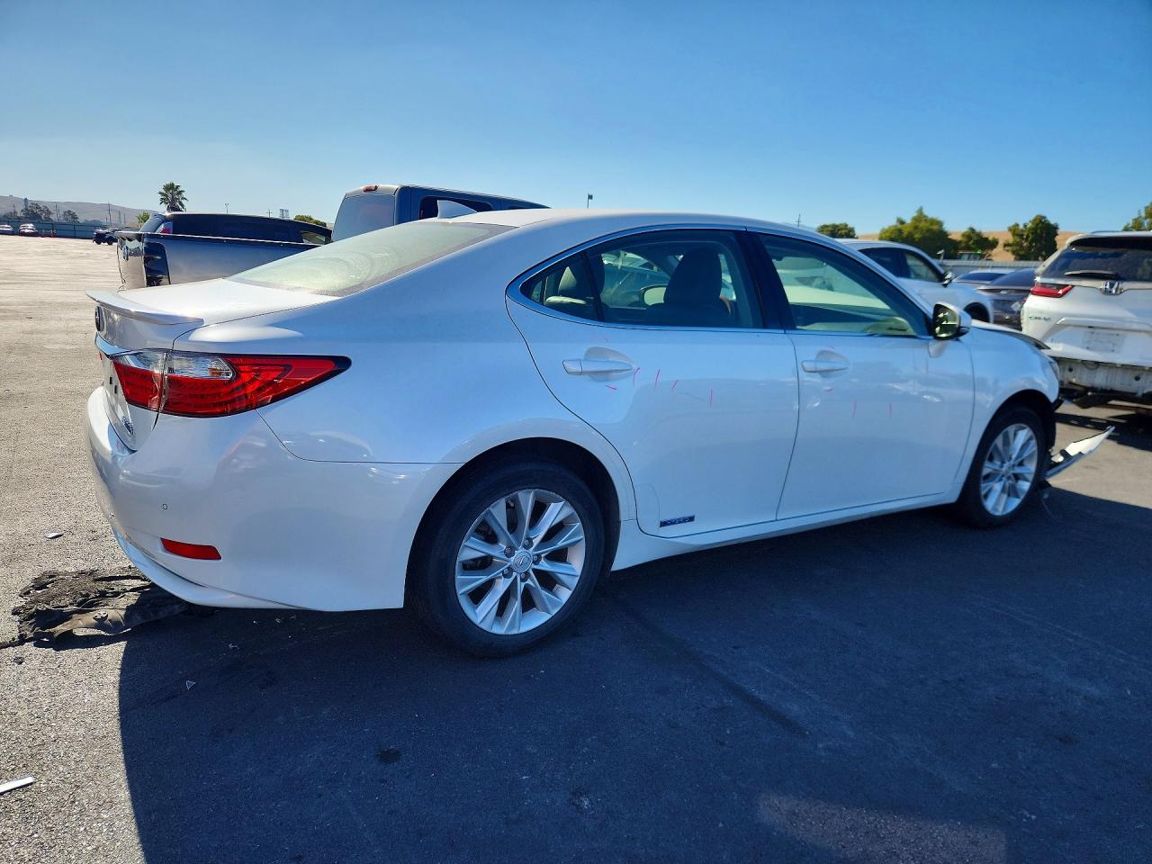 2015 Lexus Es 300h White vin: JTHBW1GG8F2082684