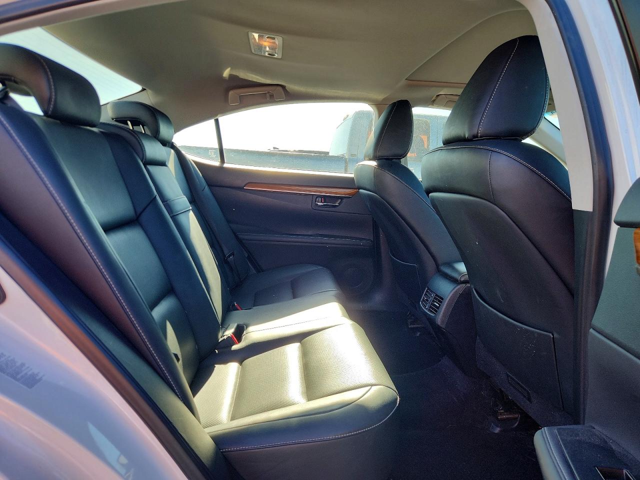 2015 Lexus Es 300h White vin: JTHBW1GG8F2082684