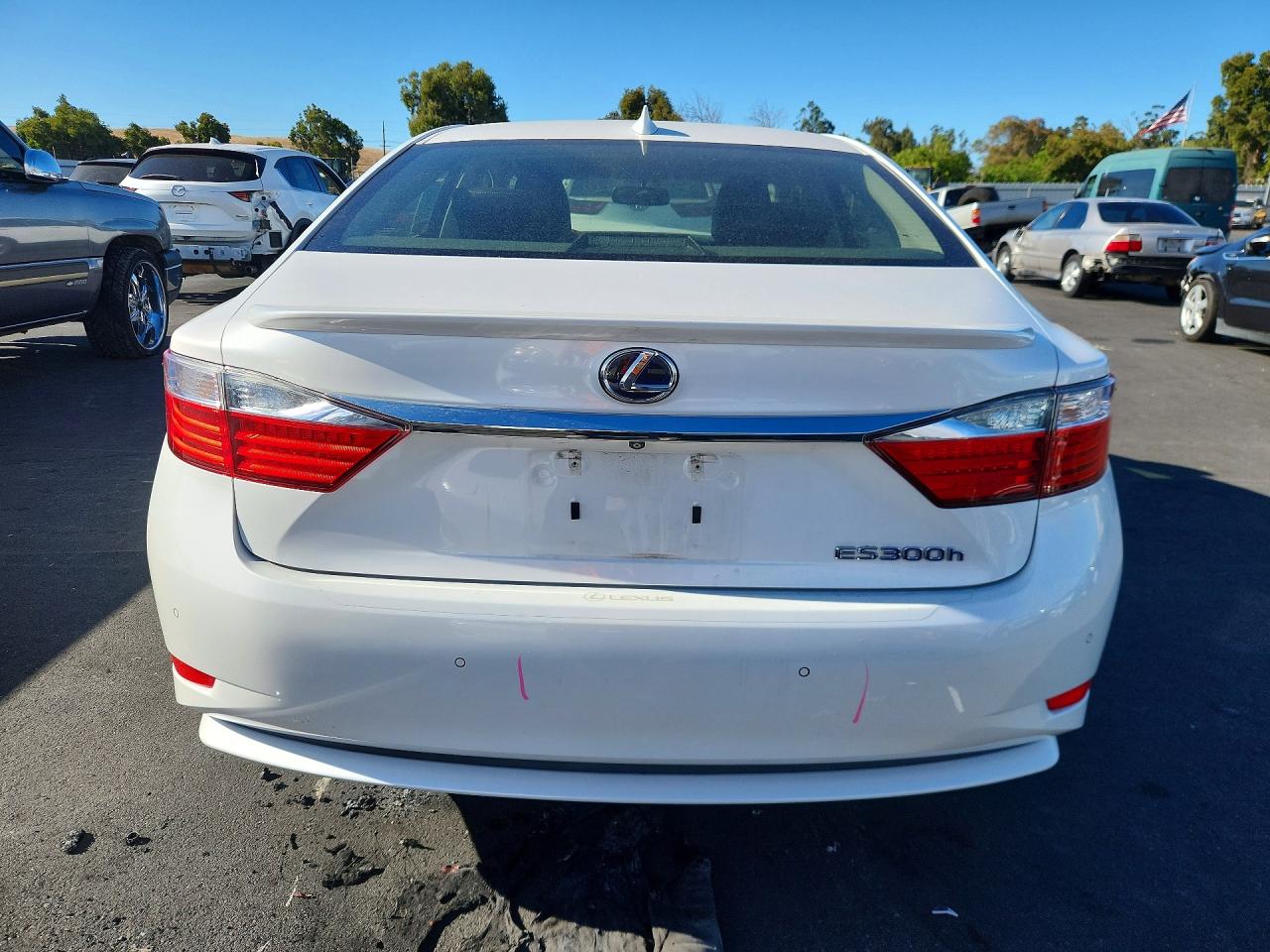 2015 Lexus Es 300h White vin: JTHBW1GG8F2082684
