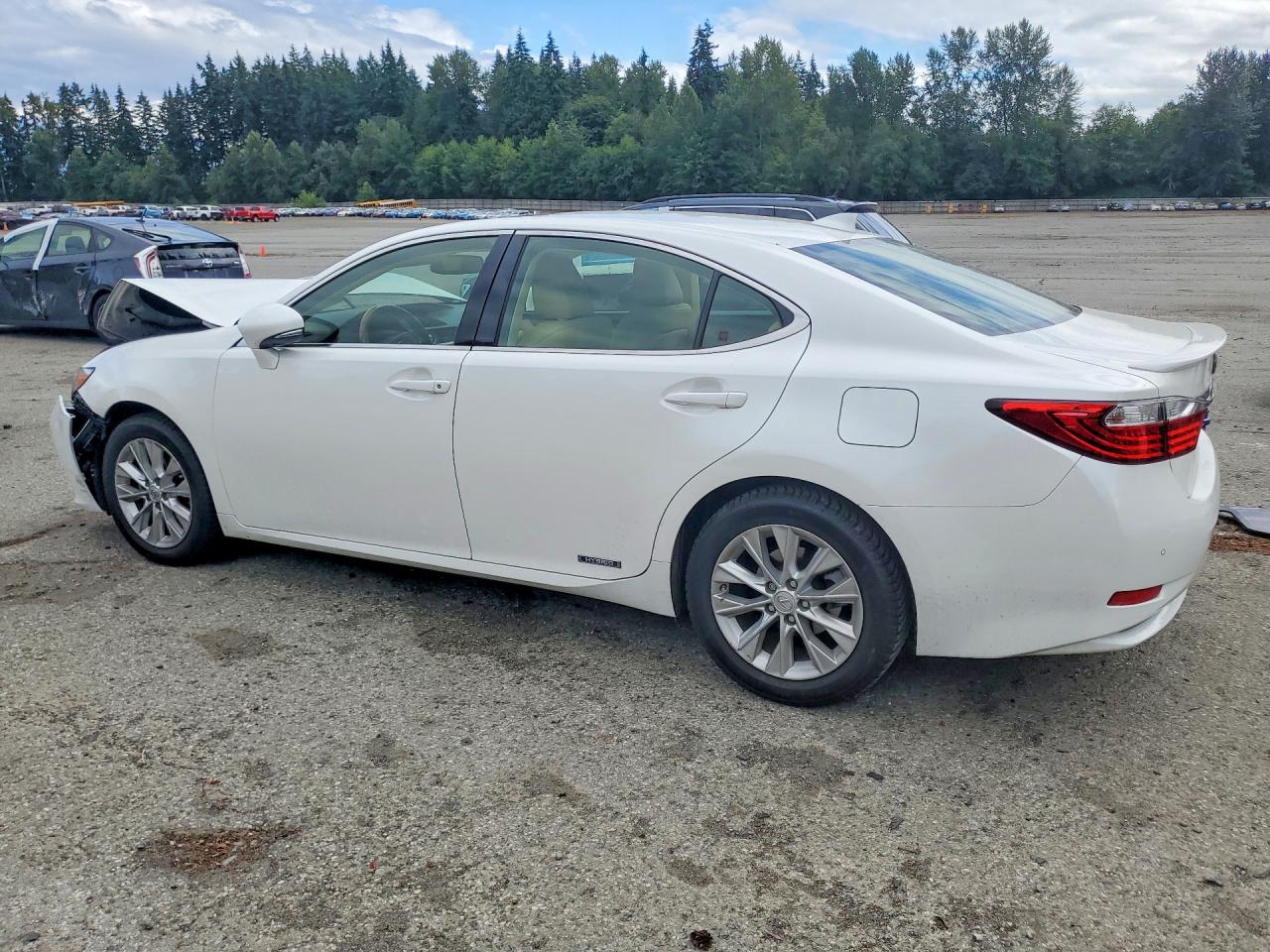 2015 Lexus Es 300h White vin: JTHBW1GG8F2084449