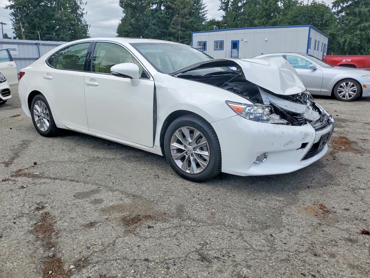 2015 Lexus Es 300h White vin: JTHBW1GG8F2084449
