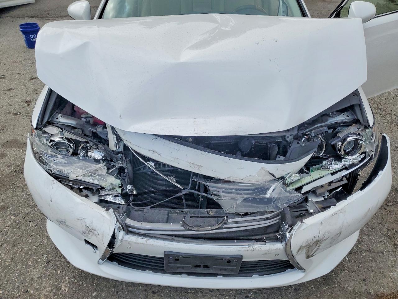 2015 Lexus Es 300h White vin: JTHBW1GG8F2084449
