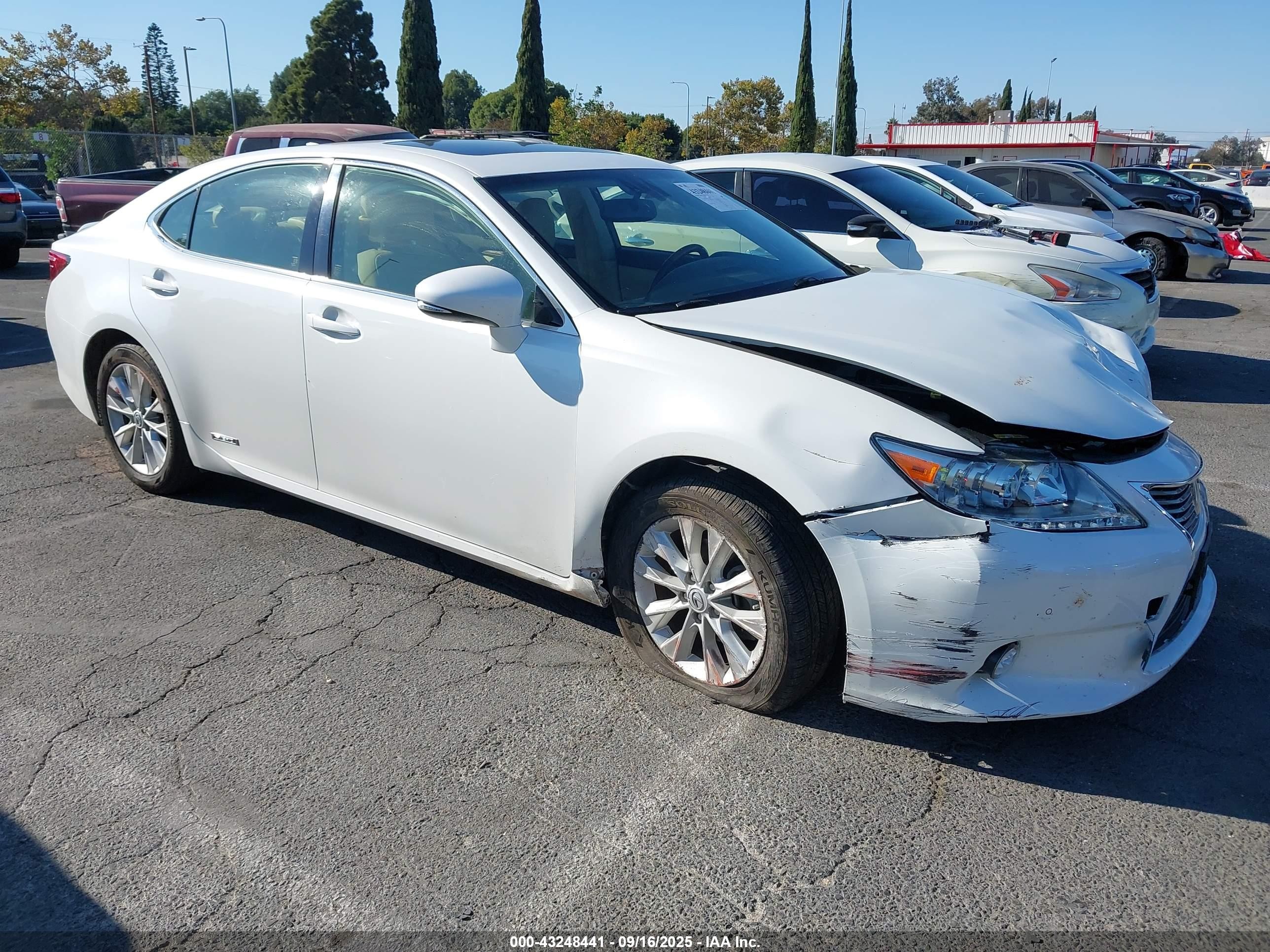 2015 Lexus Es 300h   White vin: JTHBW1GG8F2085648