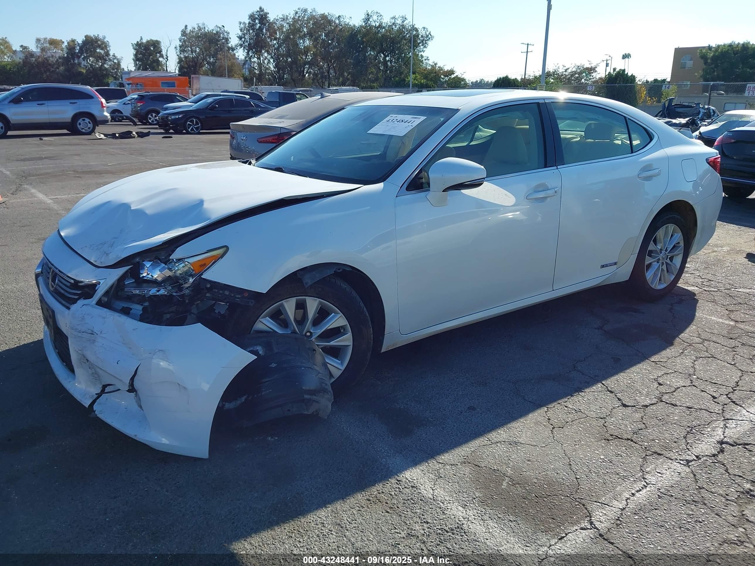 2015 Lexus Es 300h   White vin: JTHBW1GG8F2085648