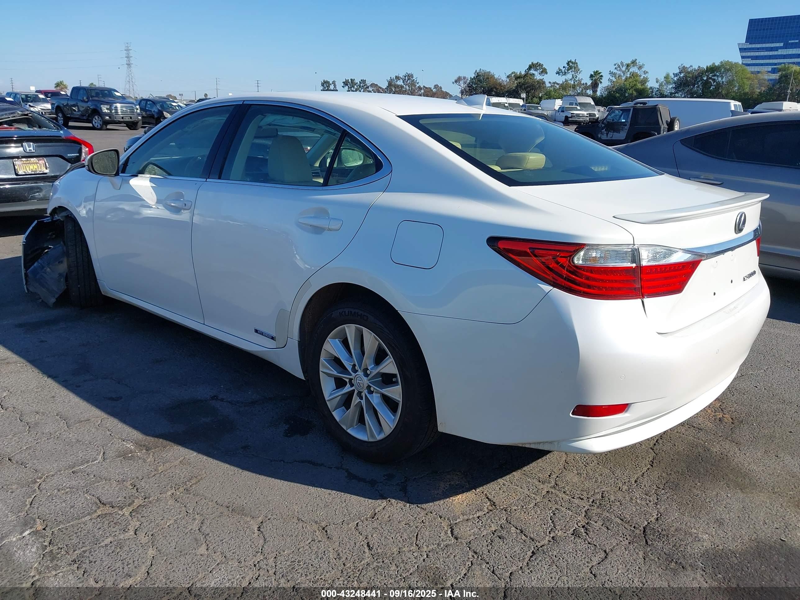 2015 Lexus Es 300h   White vin: JTHBW1GG8F2085648