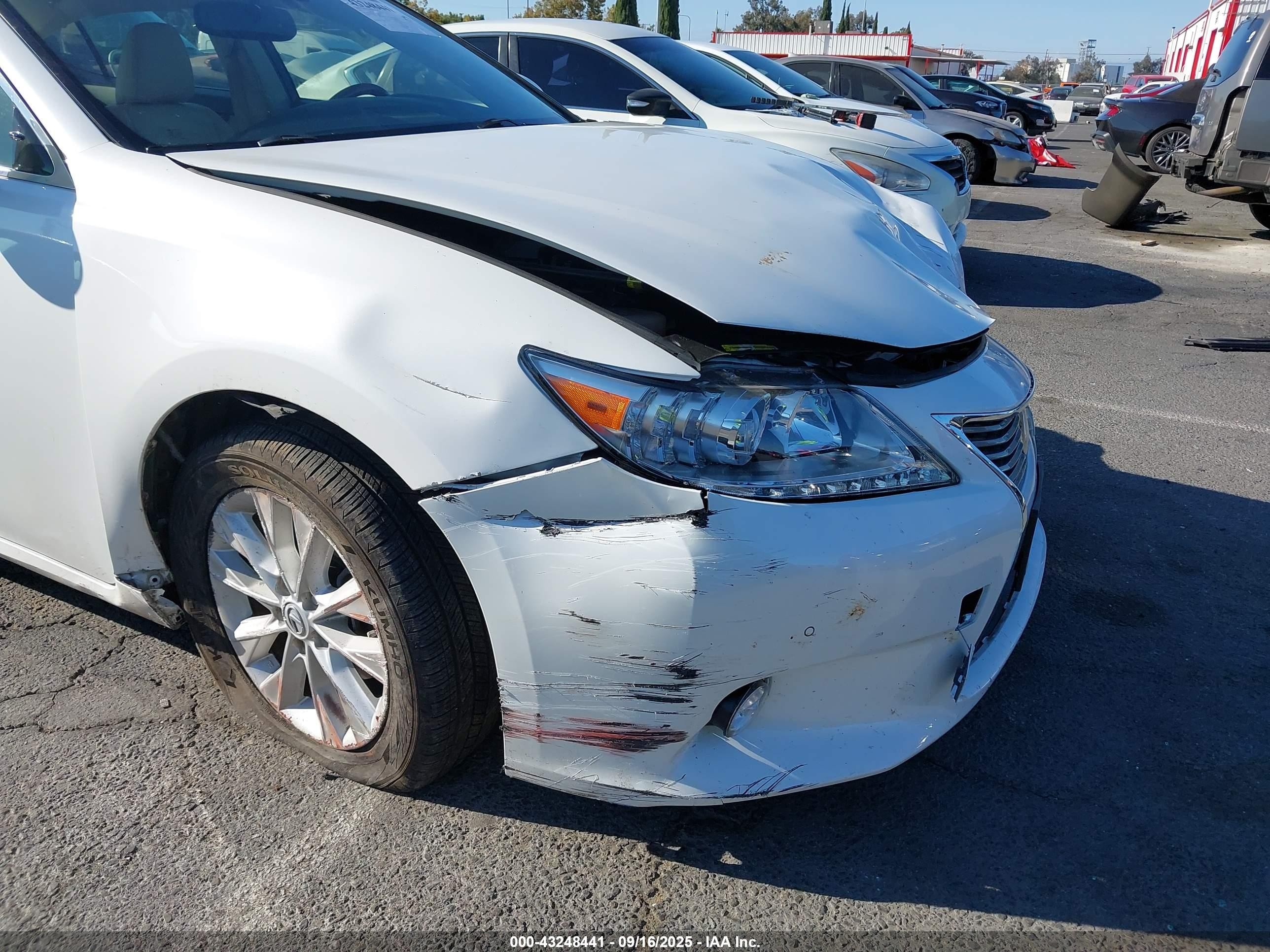2015 Lexus Es 300h   White vin: JTHBW1GG8F2085648