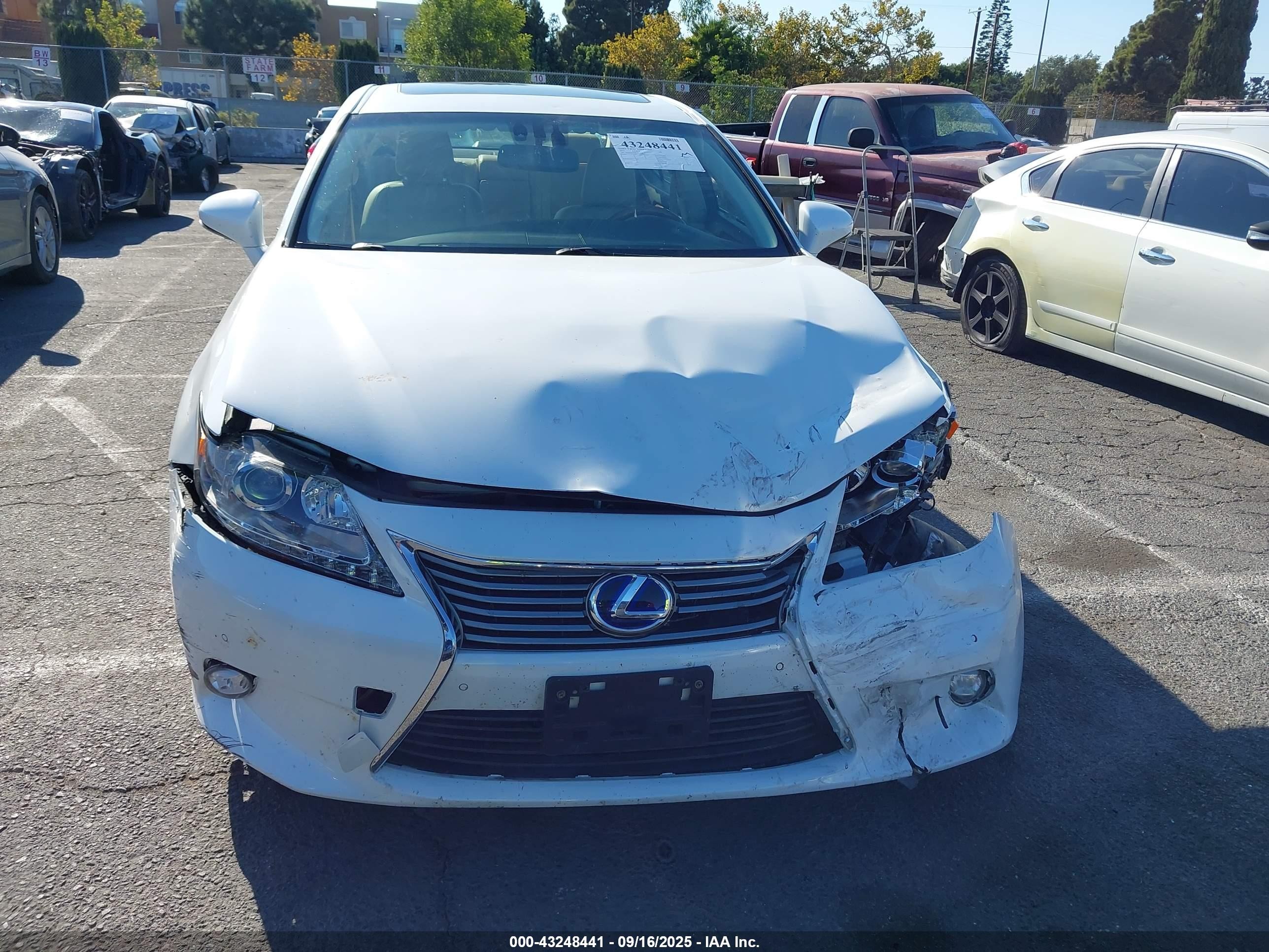 2015 Lexus Es 300h   White vin: JTHBW1GG8F2085648