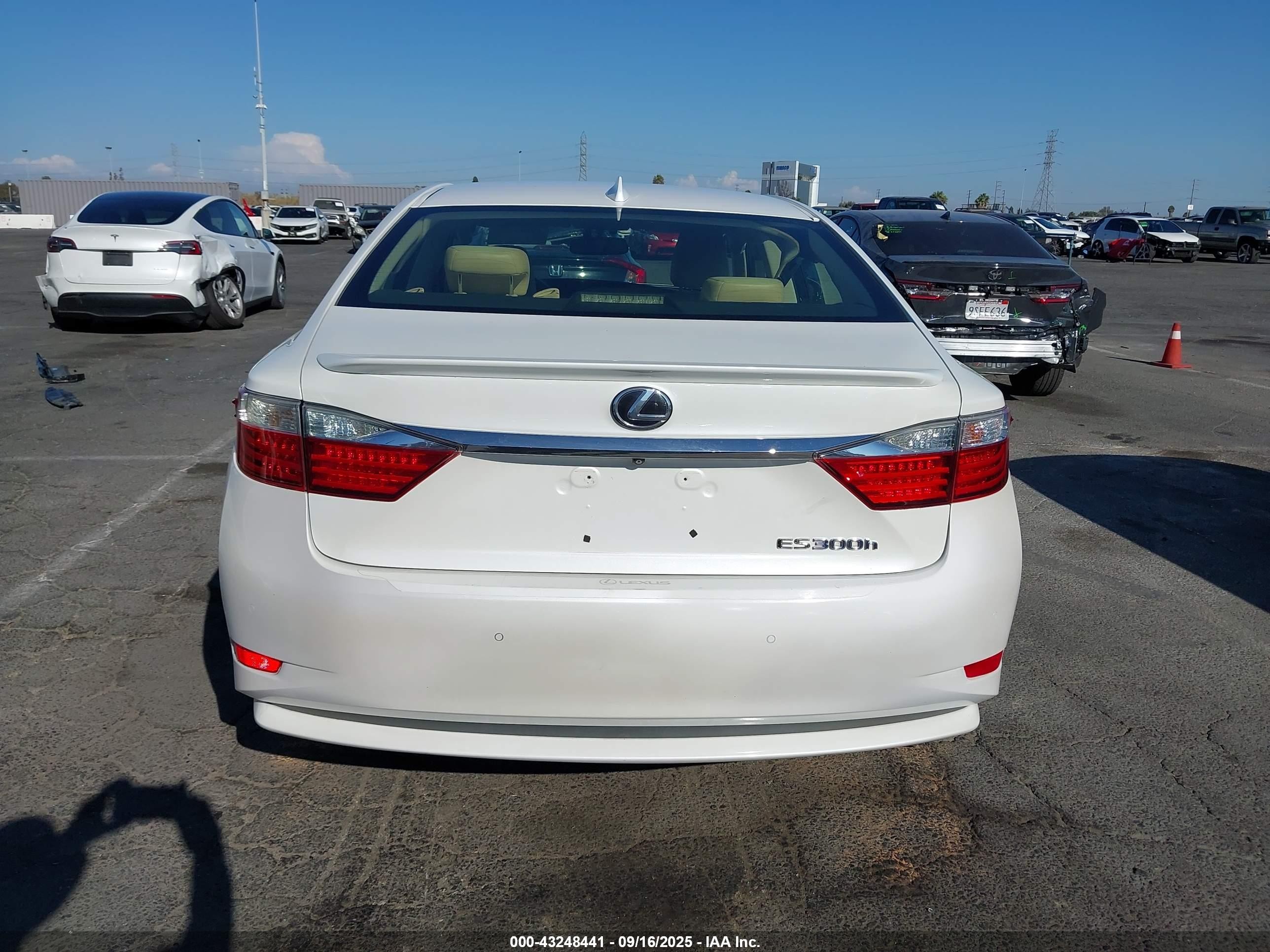 2015 Lexus Es 300h   White vin: JTHBW1GG8F2085648