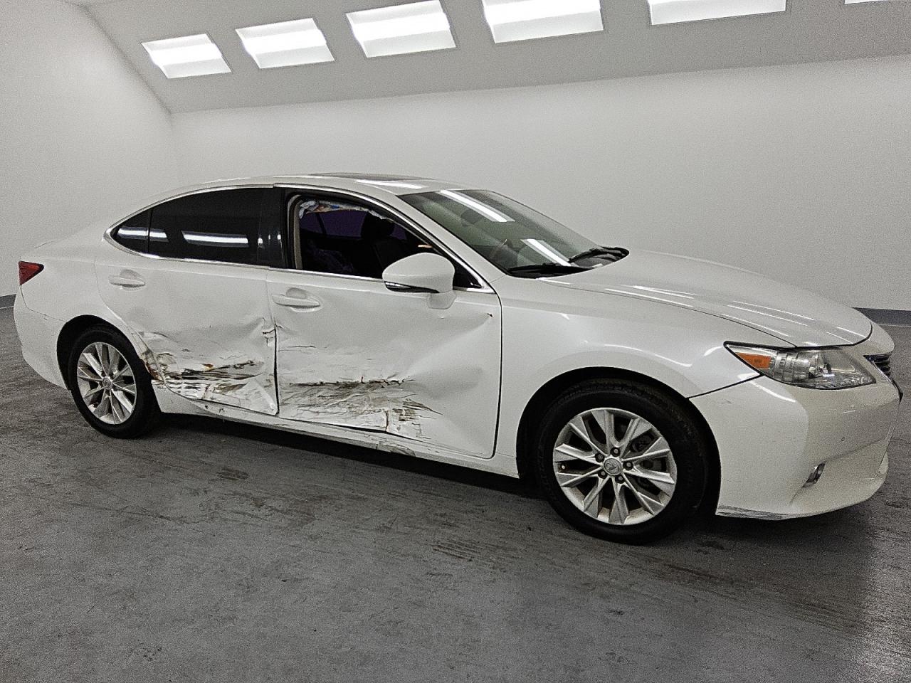 2015 Lexus Es 300h Белый vin: JTHBW1GG8F2090154