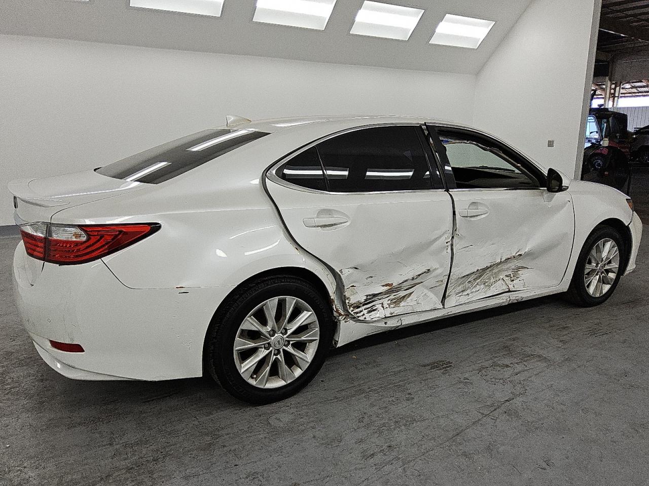 2015 Lexus Es 300h Белый vin: JTHBW1GG8F2090154