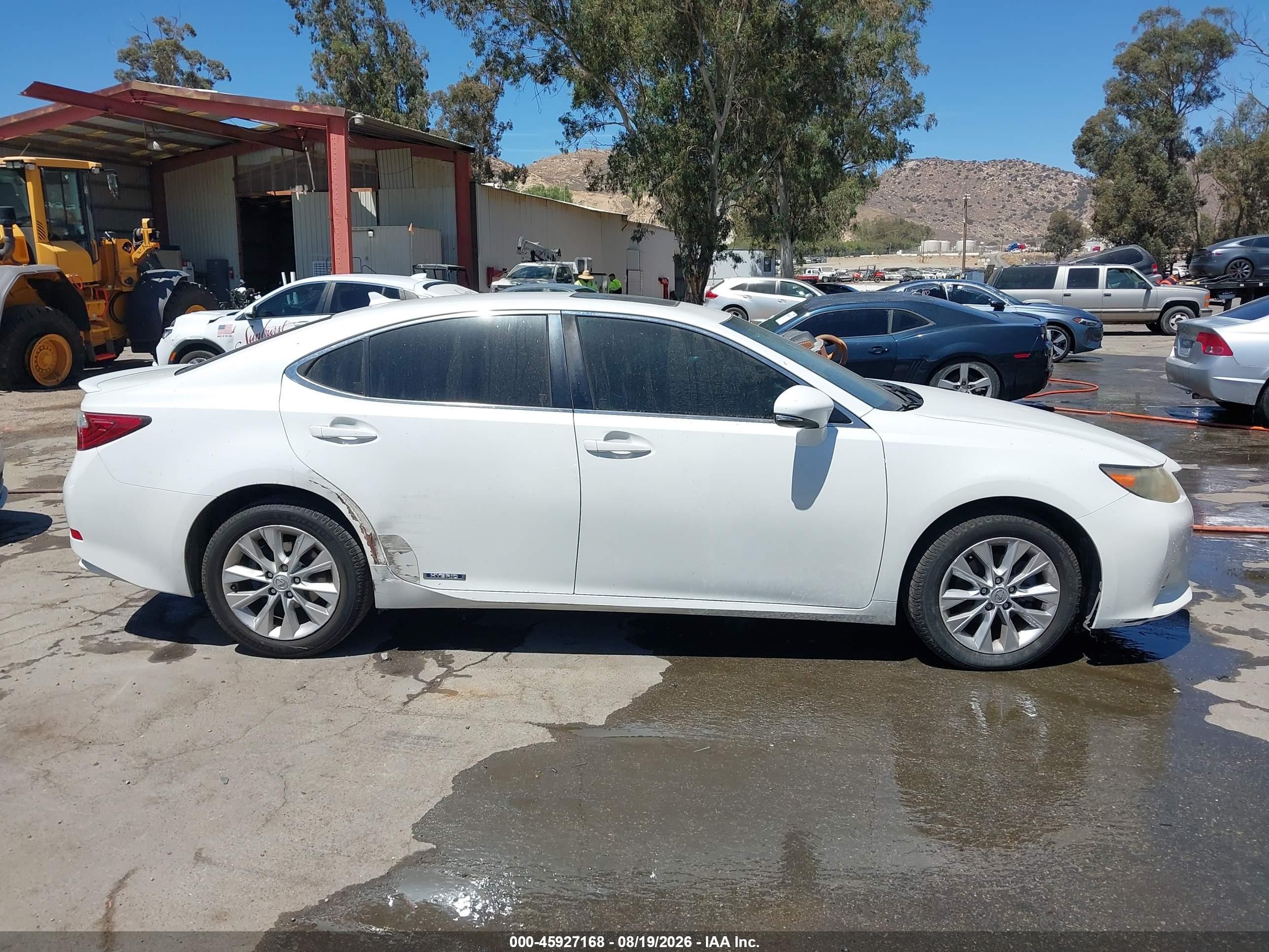 2013 Lexus Es 300h   White vin: JTHBW1GG9D2004606