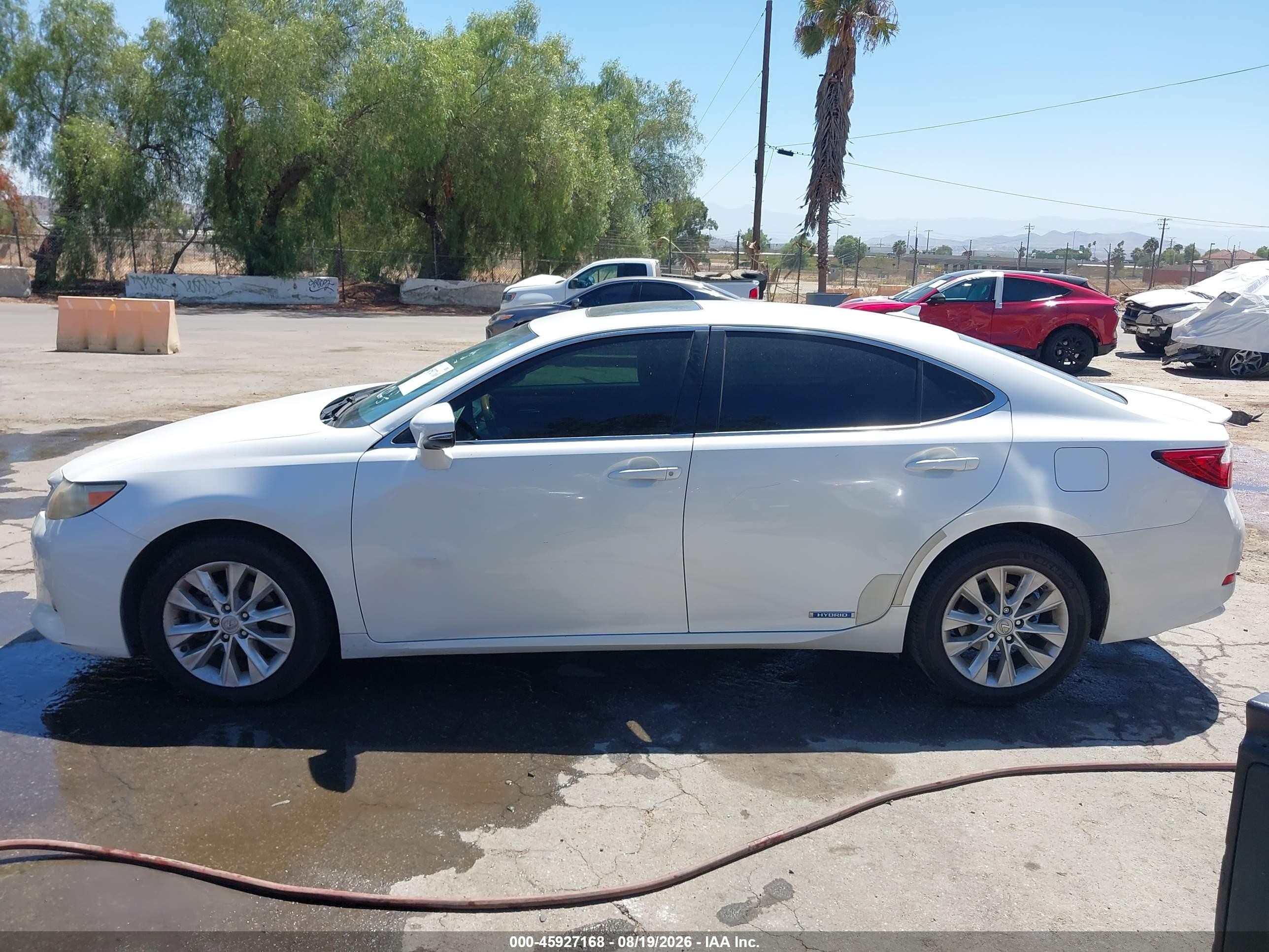 2013 Lexus Es 300h   White vin: JTHBW1GG9D2004606