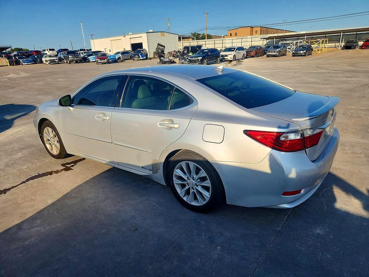 2013 Lexus Es 300h Silver vin: JTHBW1GG9D2004816