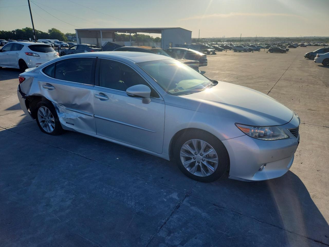 2013 Lexus Es 300h Silver vin: JTHBW1GG9D2004816