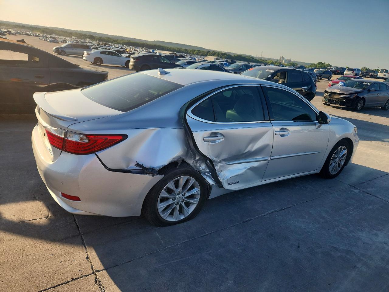 2013 Lexus Es 300h Silver vin: JTHBW1GG9D2004816