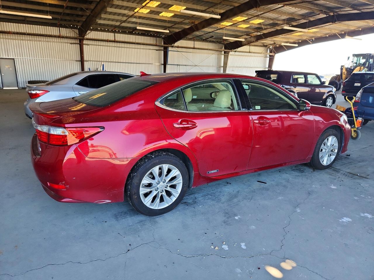 2013 Lexus Es 300h Red vin: JTHBW1GG9D2030879