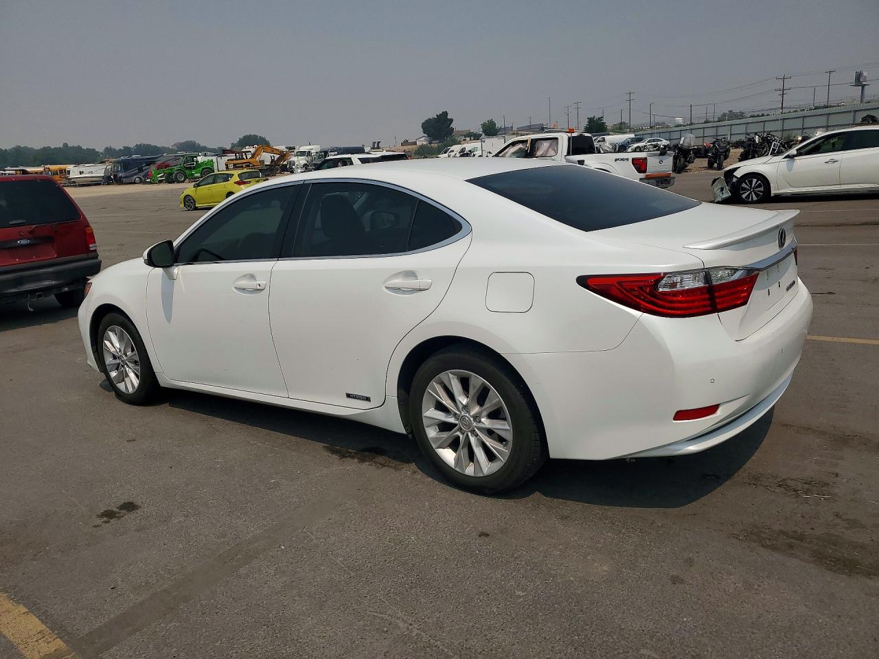 2014 Lexus Es 300h White vin: JTHBW1GG9E2042788