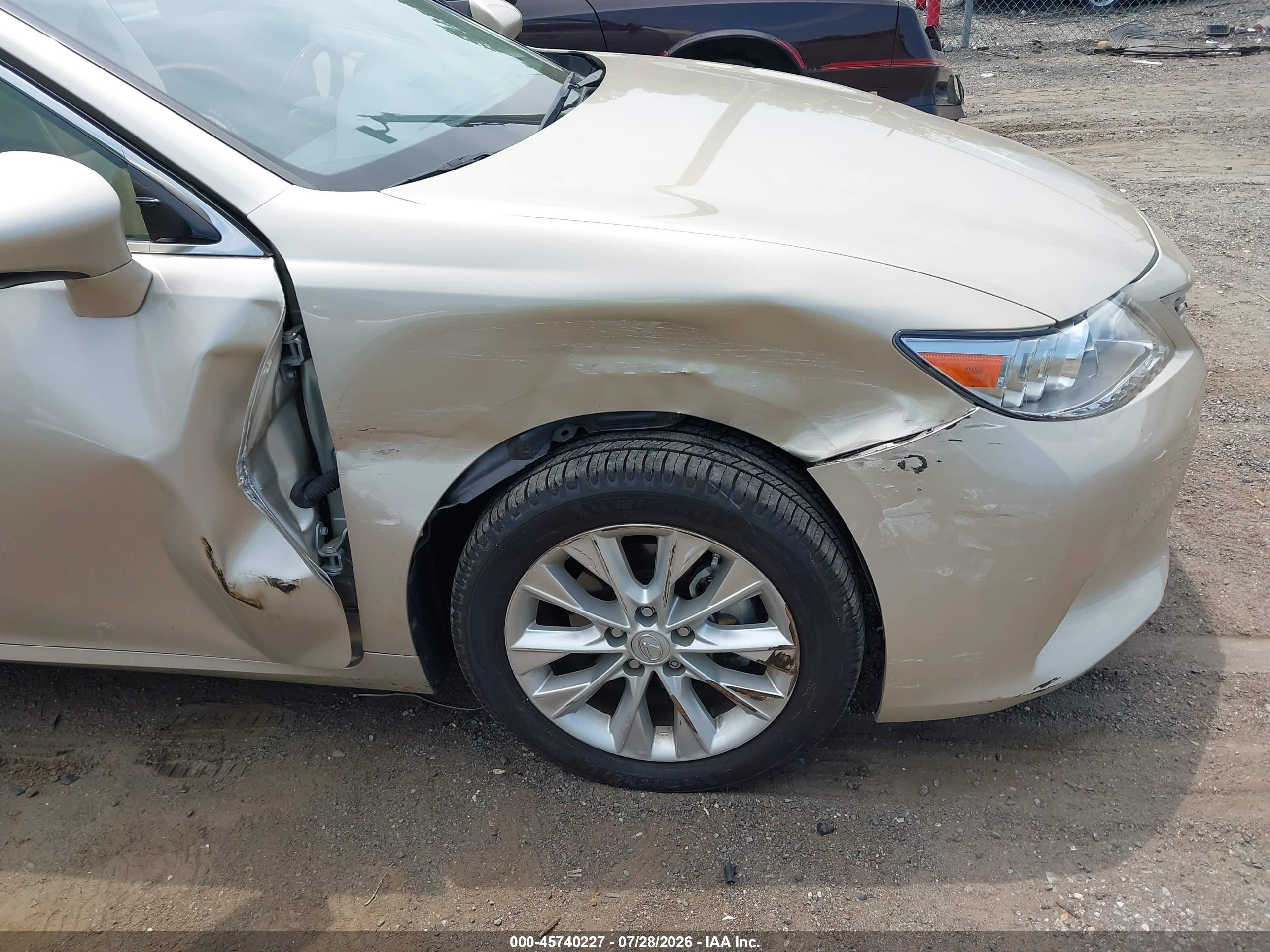 2015 Lexus Es 300h   Champagne vin: JTHBW1GG9F2094360
