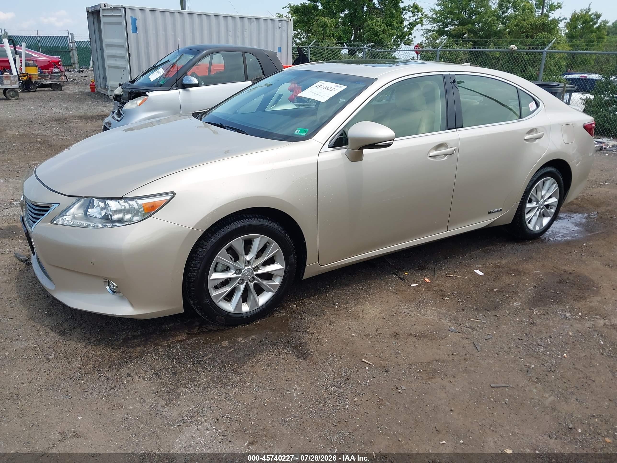 2015 Lexus Es 300h   Champagne vin: JTHBW1GG9F2094360