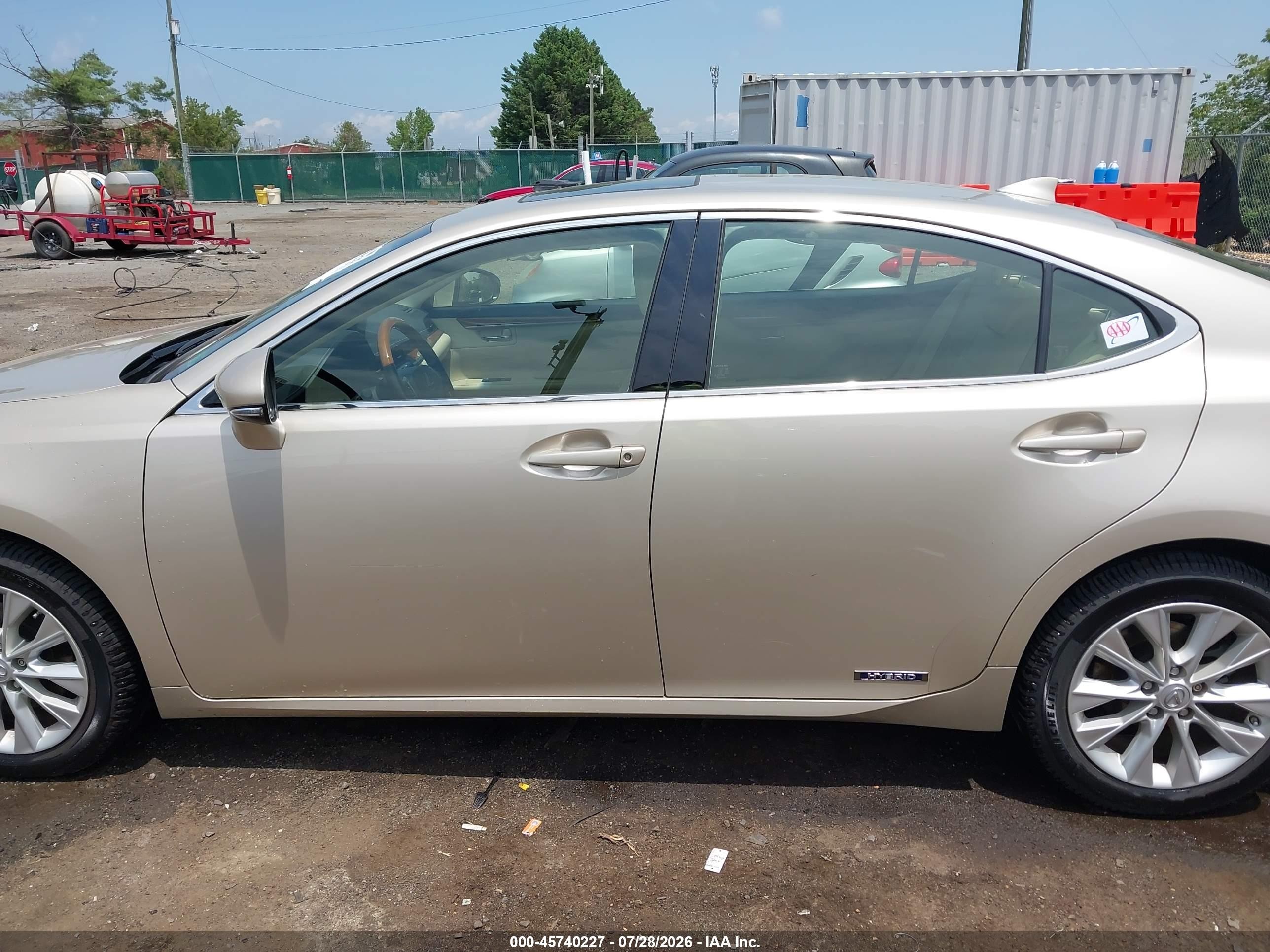 2015 Lexus Es 300h   Champagne vin: JTHBW1GG9F2094360