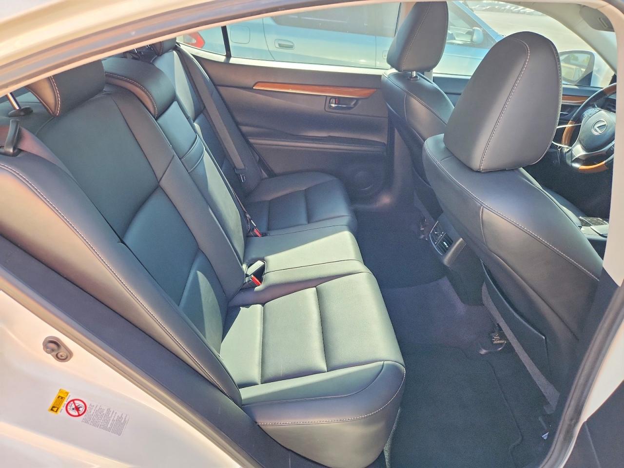 2013 Lexus Es 300h White vin: JTHBW1GGXD2016389