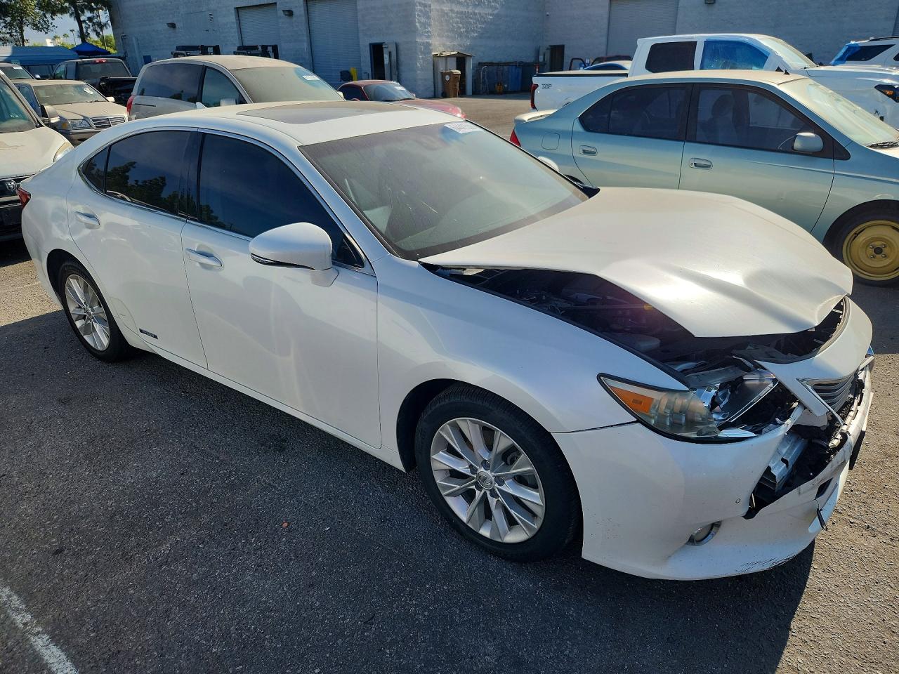 2013 Lexus Es 300h White vin: JTHBW1GGXD2016389